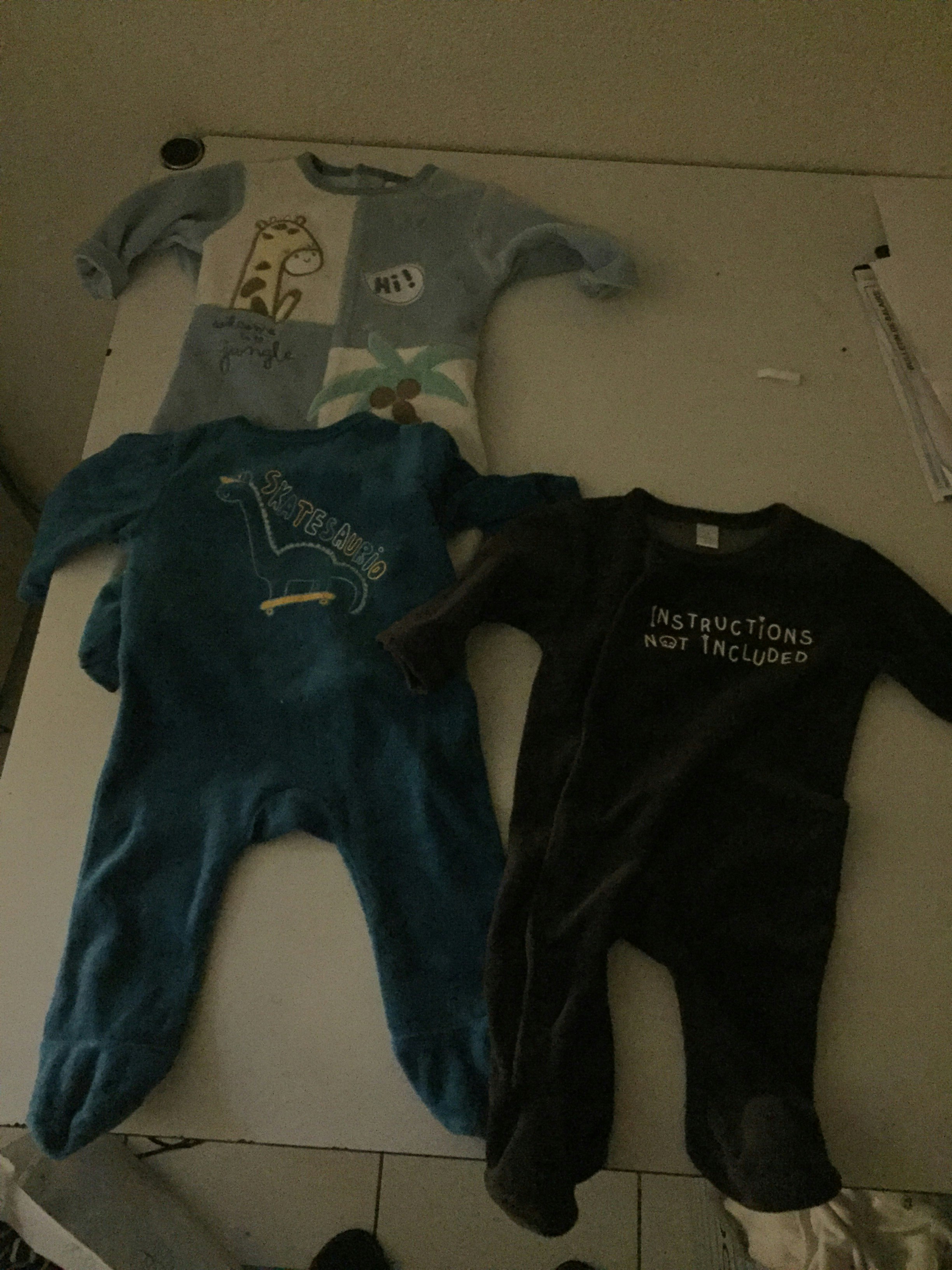 Lot 3 pyjamas