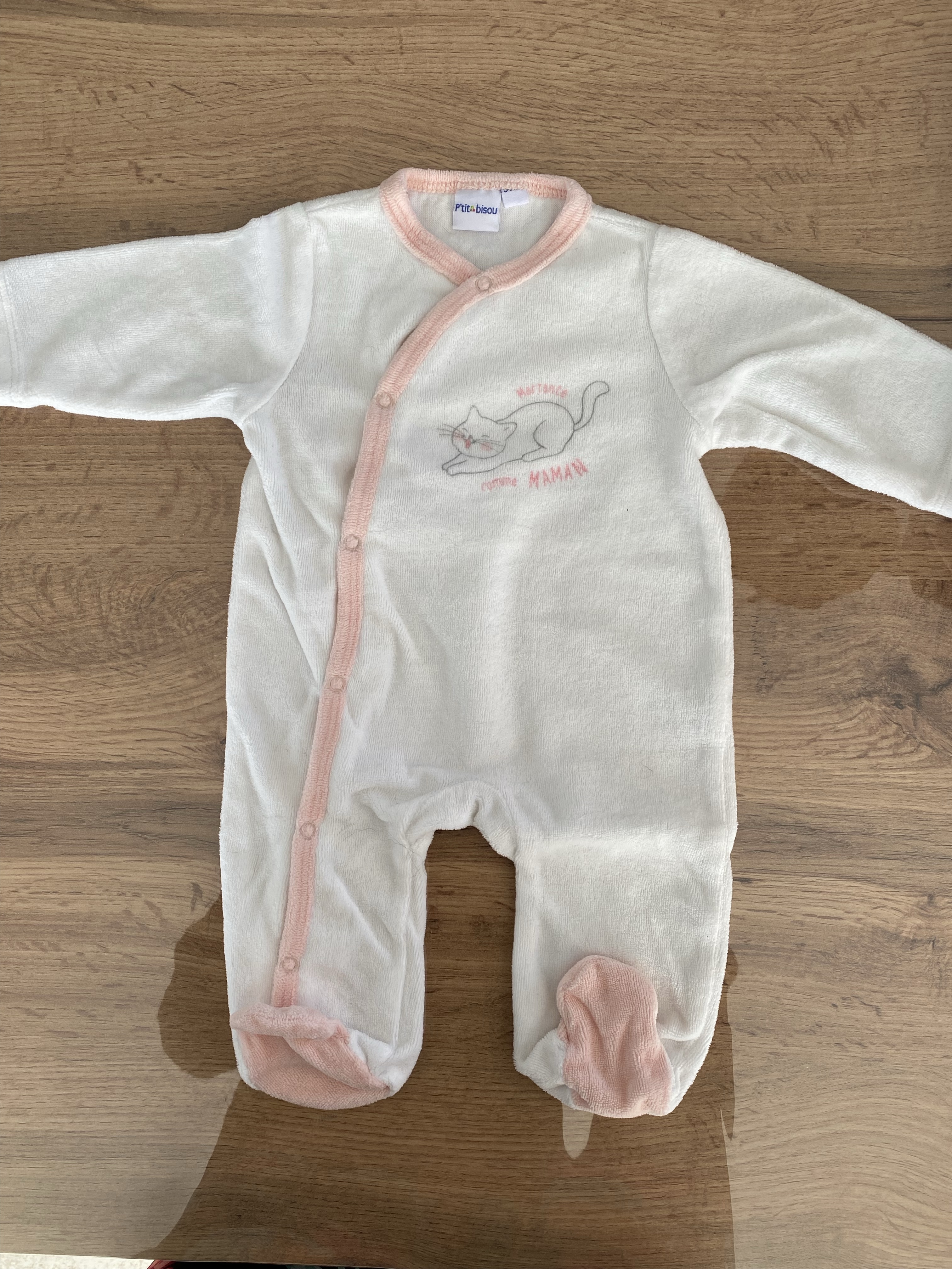 Lot bodies et pyjamas 1 mois - photo numéro 3