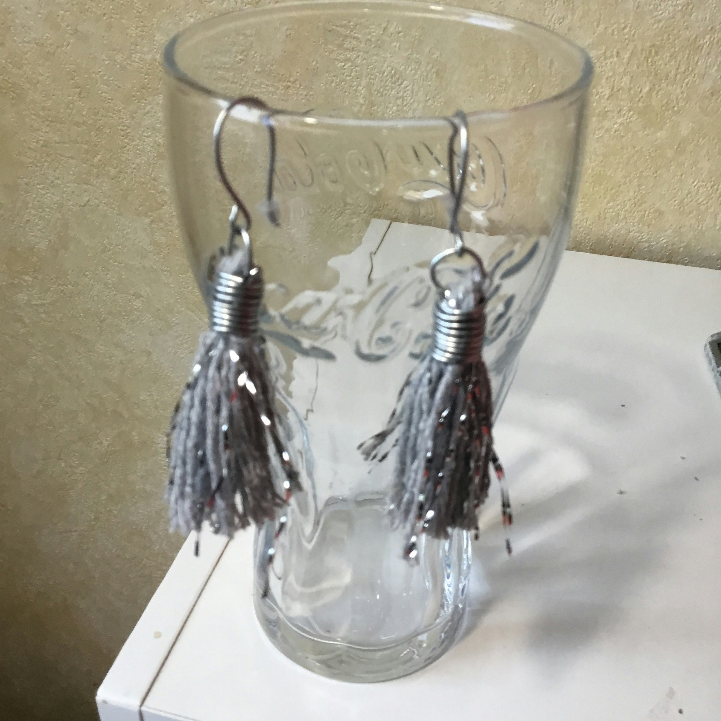 Boucles d’oreilles pendantes pompons