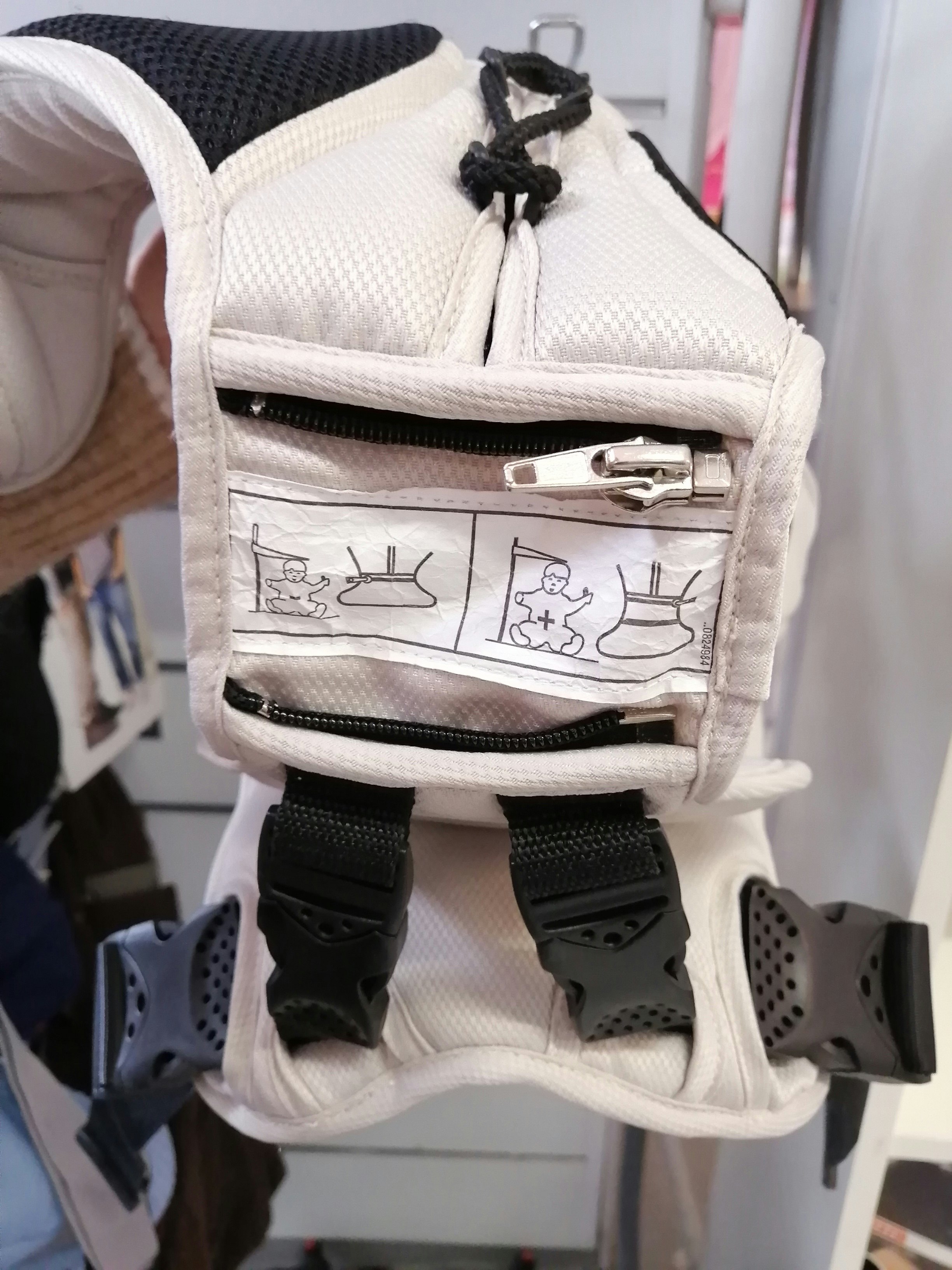 Porte bébé crème et noir - photo numéro 3