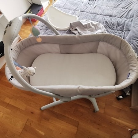 Parfait état

Très peu utilisé (des 0 à 4 mois de bébé) 

Berceau
Transat
Chaise (haute et basse) 


Petit matelas inclus

(Kit repas non inclus)