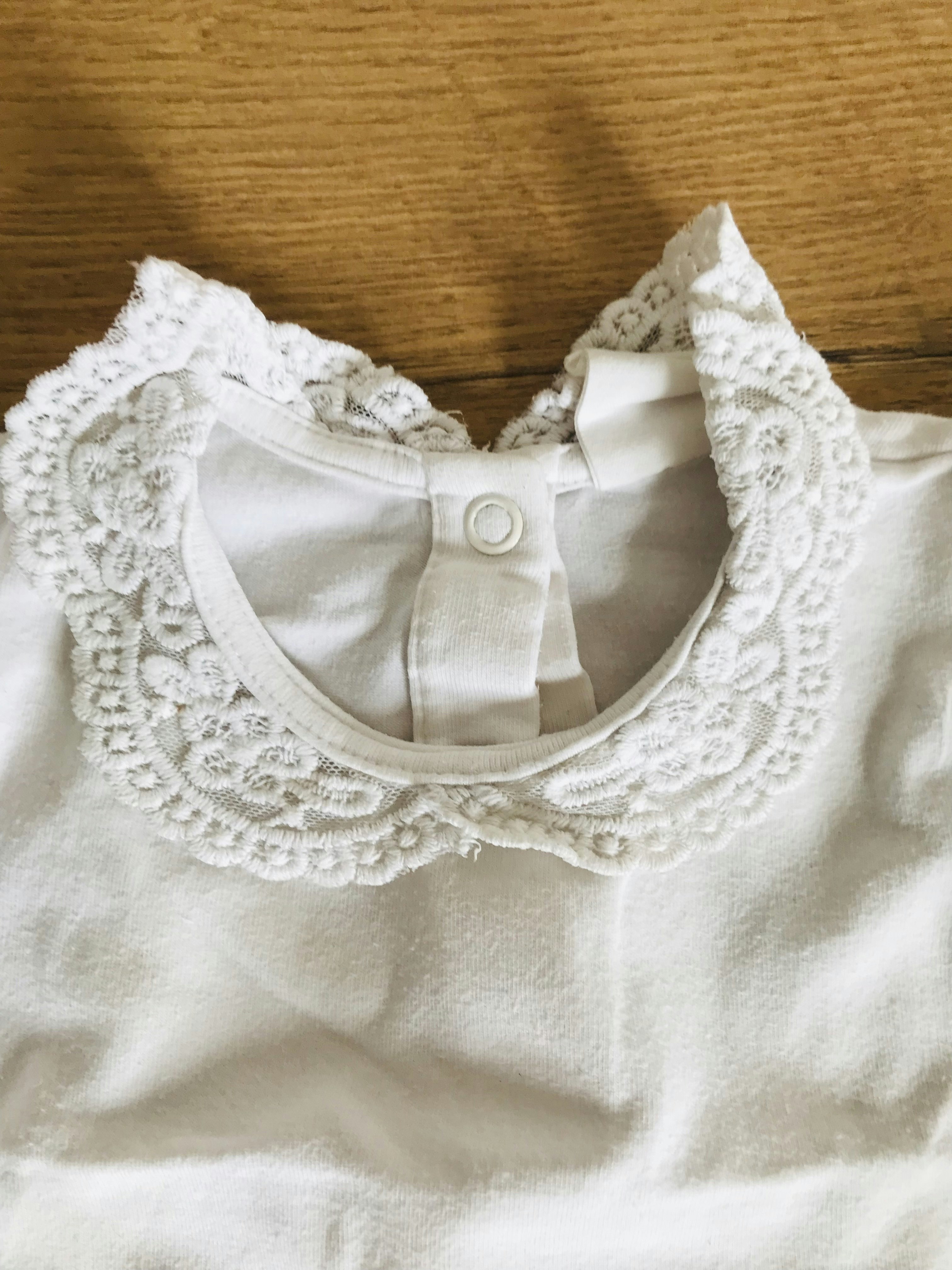 Body Blanc avec col dentelle H&M Taille 4-6 mois - photo numéro 3