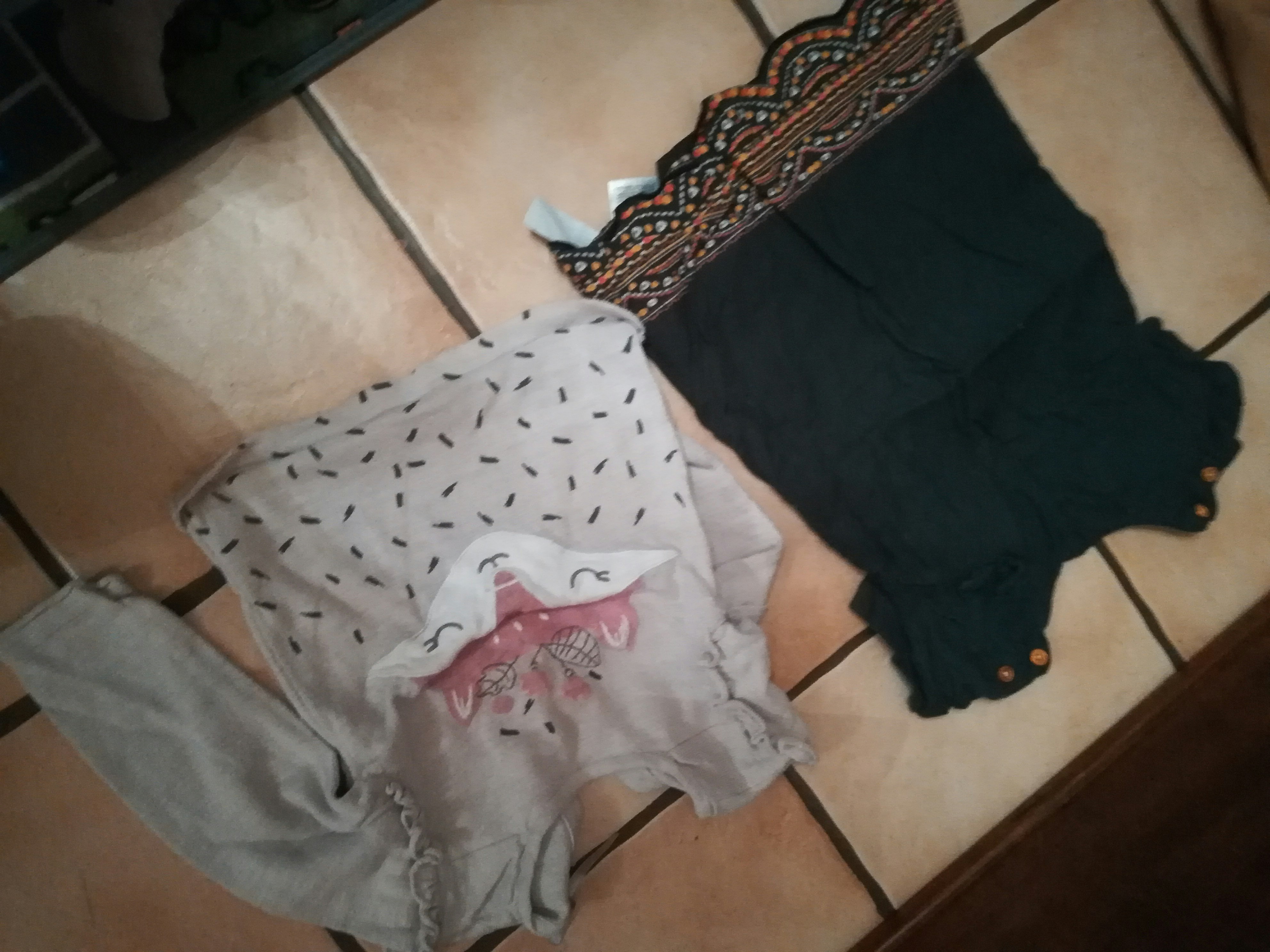 Lot de pull et robes