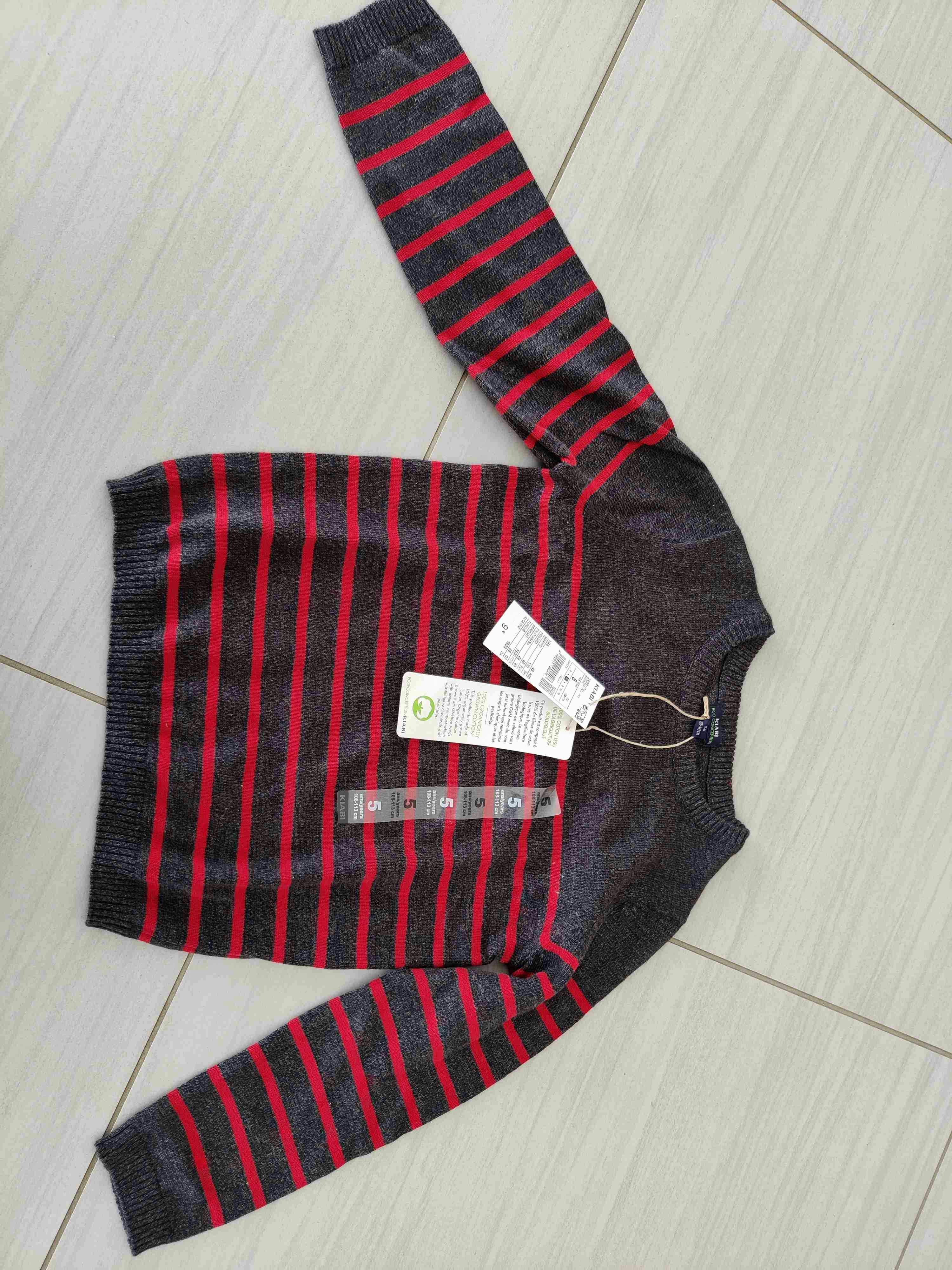 Pull 5 ans neuf