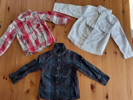 Chemise 4 ans (2 photos)
2€ pièces
Bcp d autres vêtements dispo