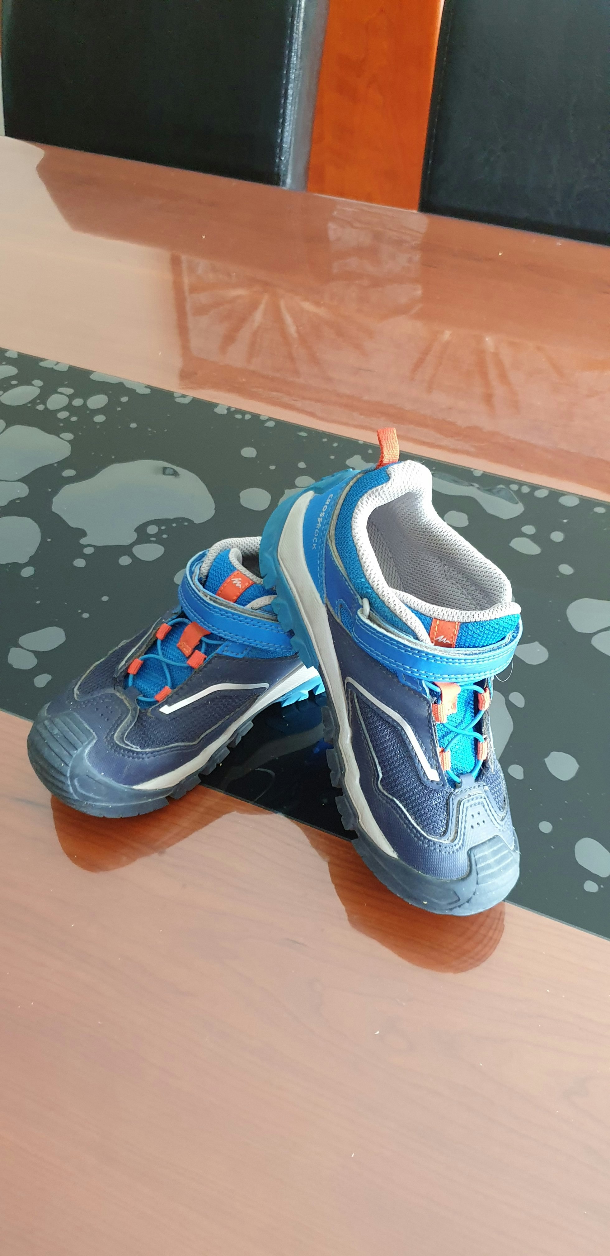 Tennis cross rock