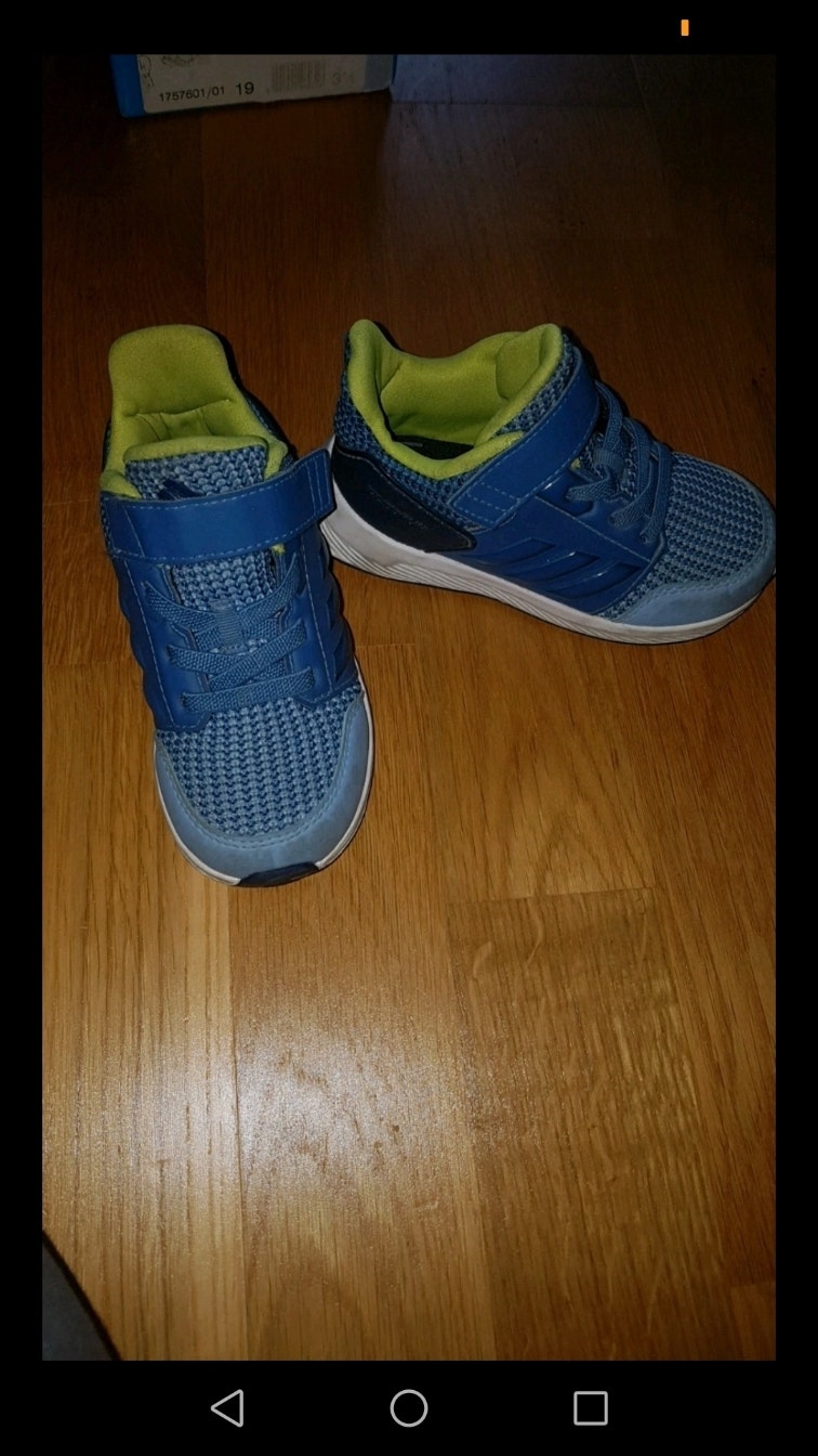 Basket Adidas taille 24