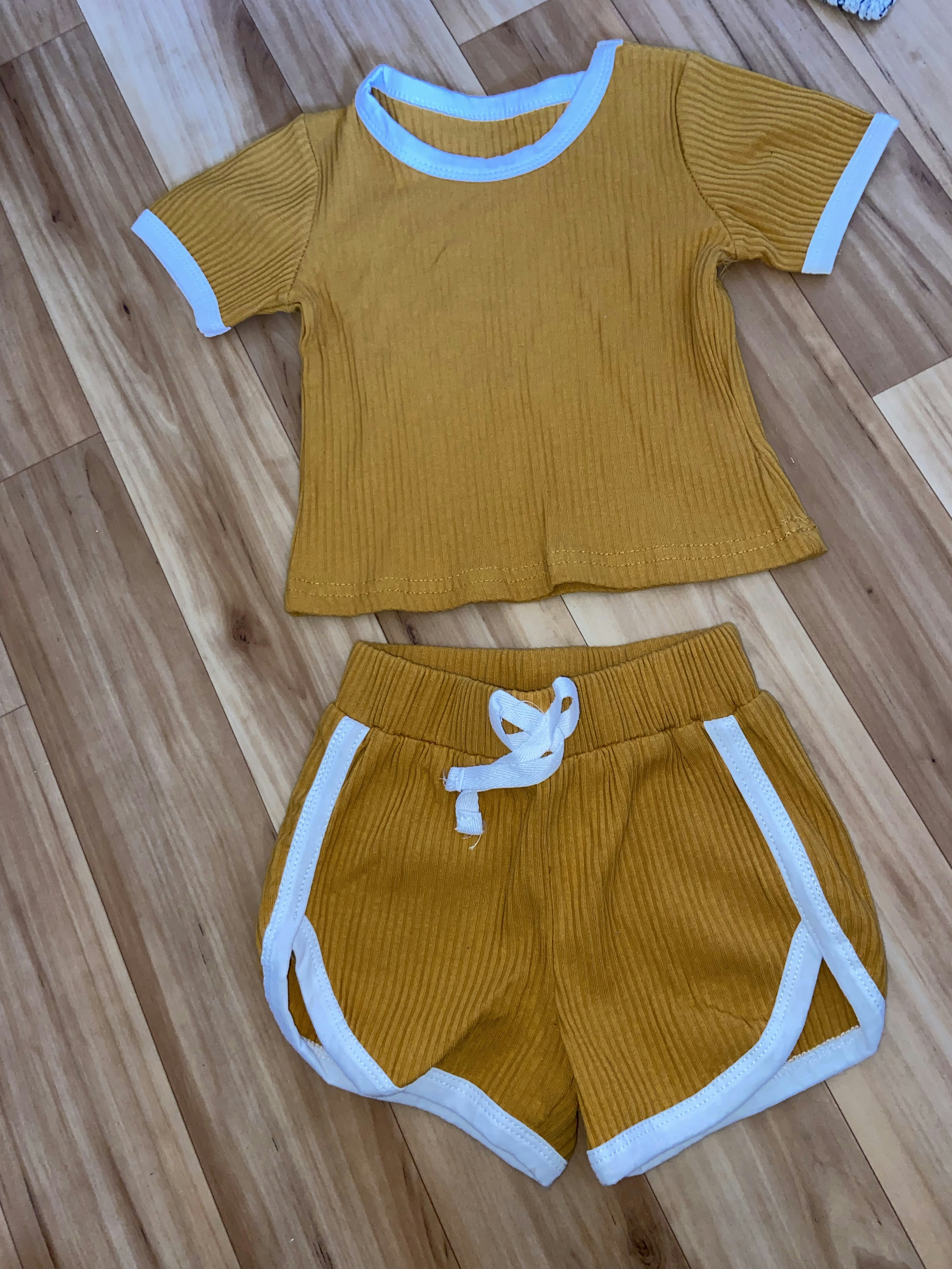 Ensemble jaune