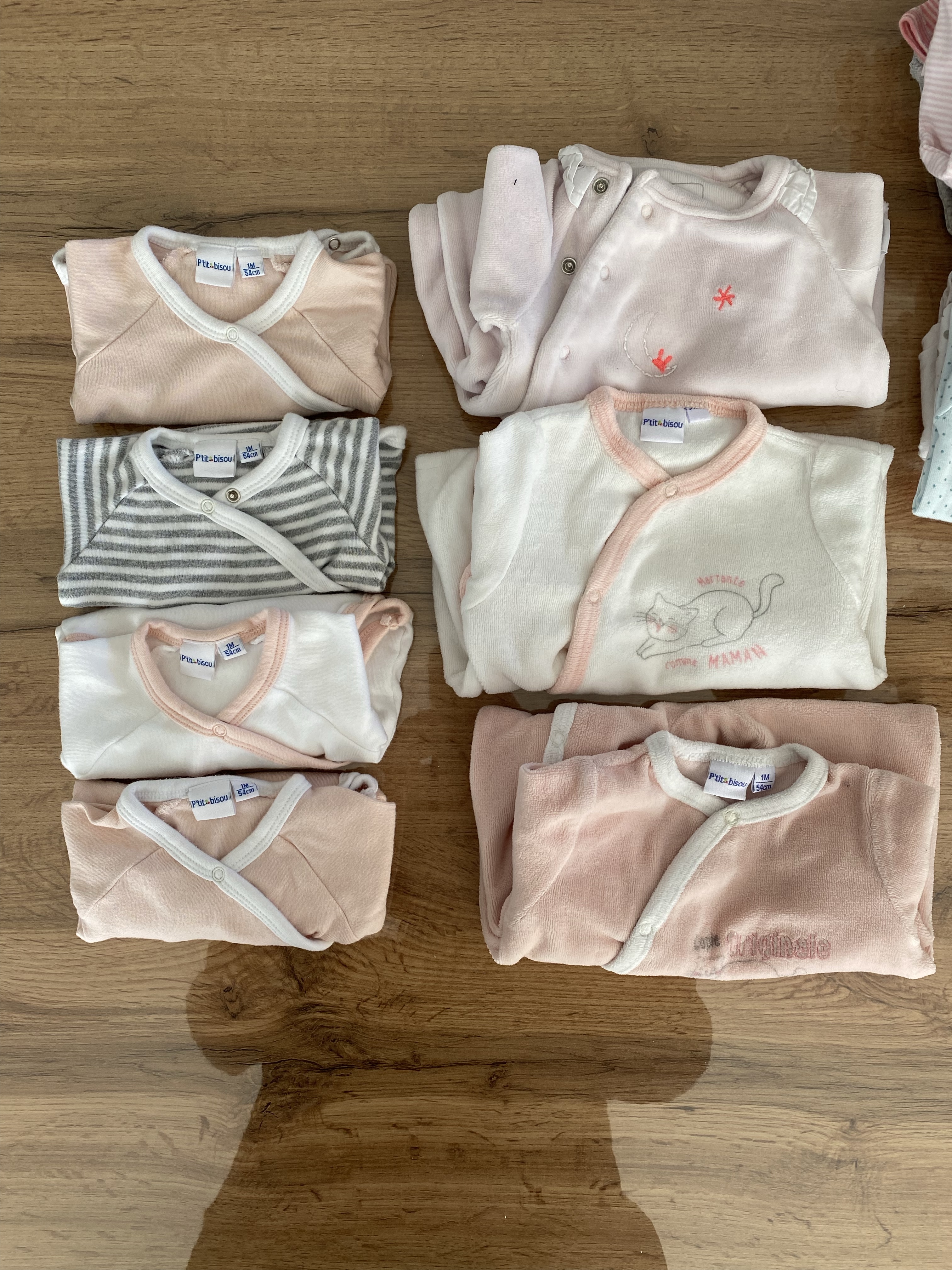 Lot bodies et pyjamas 1 mois