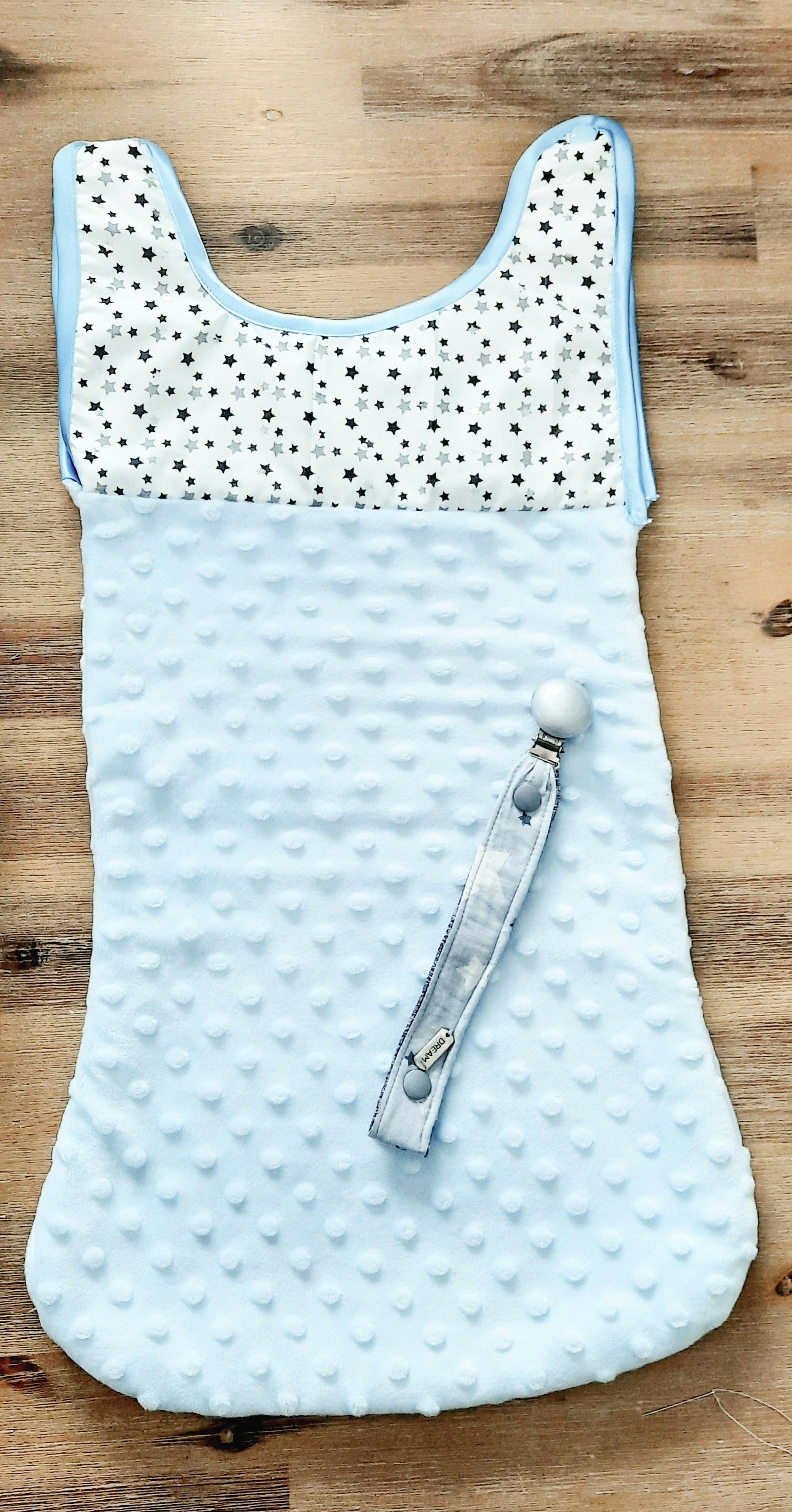 Gigoteuse fine et attache tetine