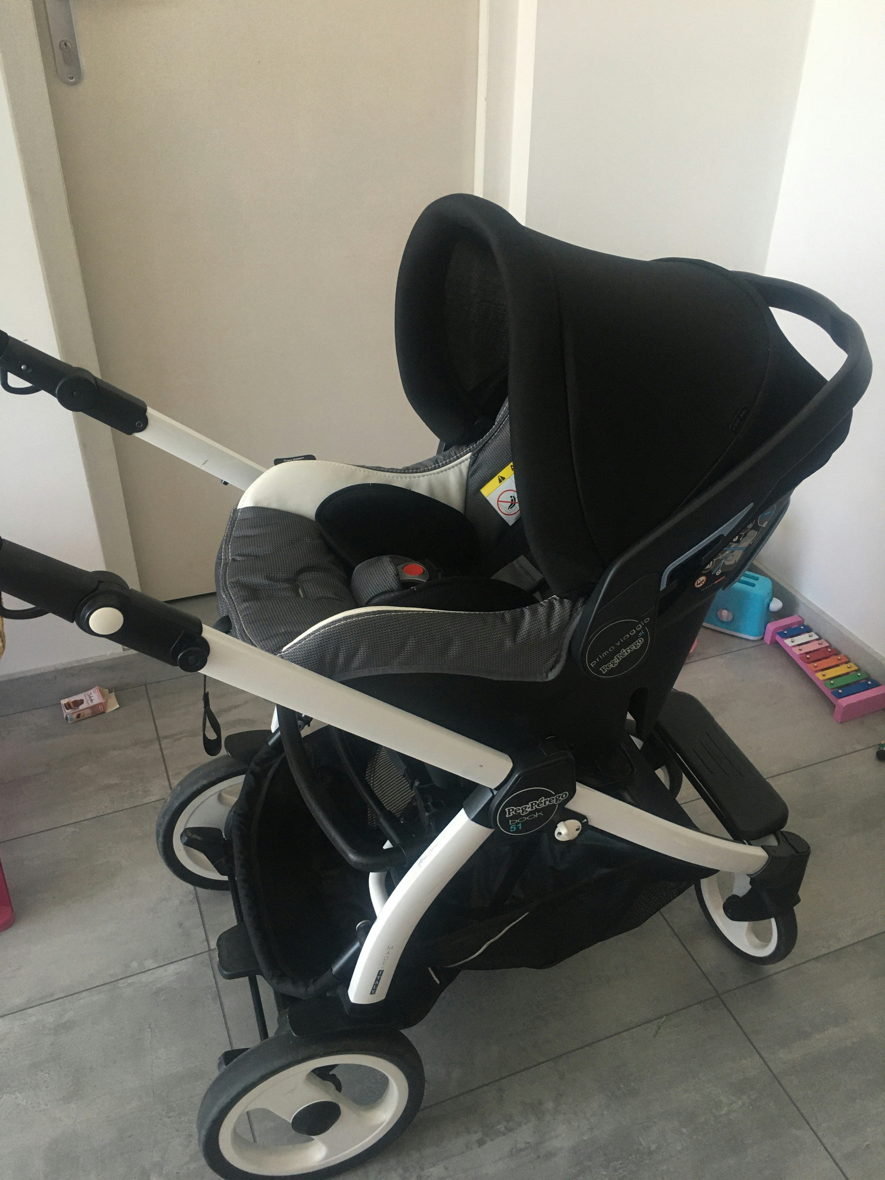 Poussette 3 en 1  et base isofix pour la voiture - photo numéro 2