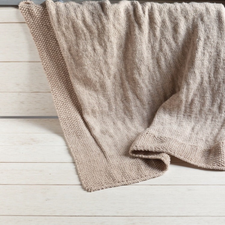 Couverture bébé au tricot - photo numéro 2