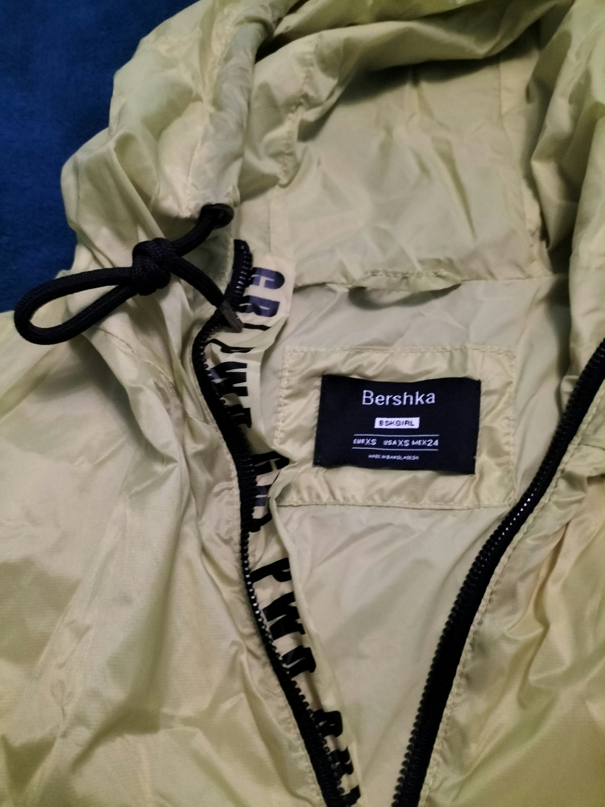 Veste coupe vent Bershka taille XS - photo numéro 3