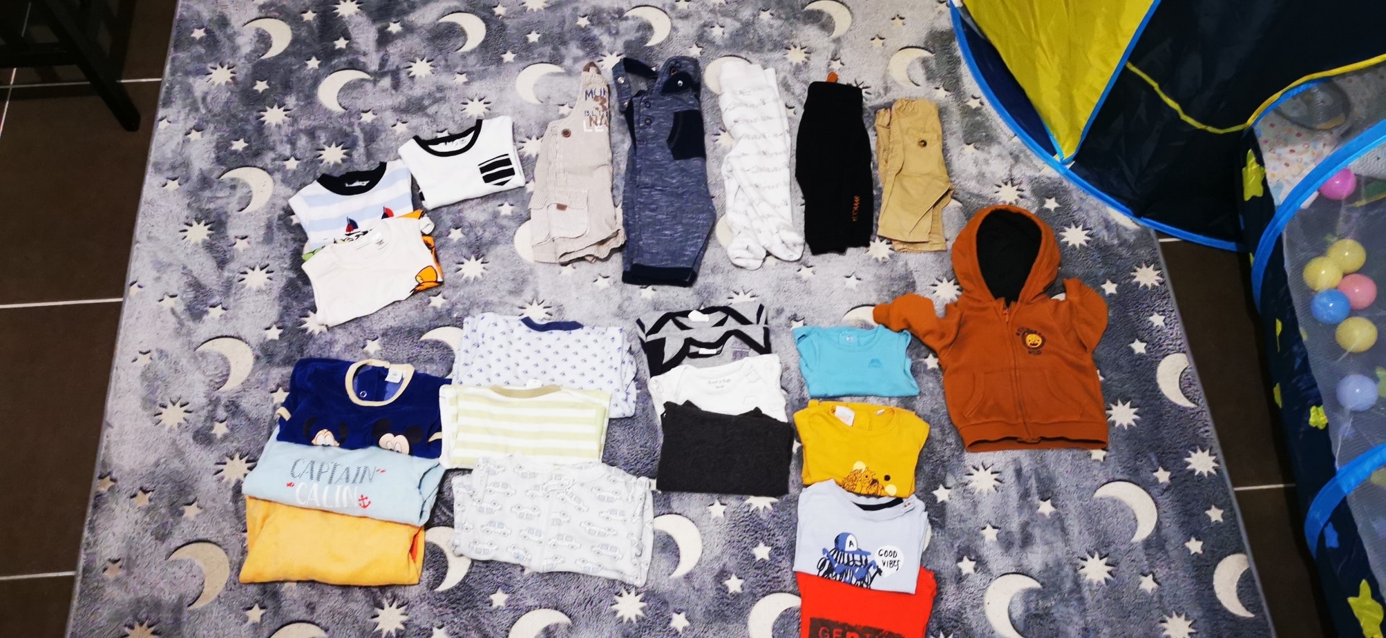 Lot vêtement bébé