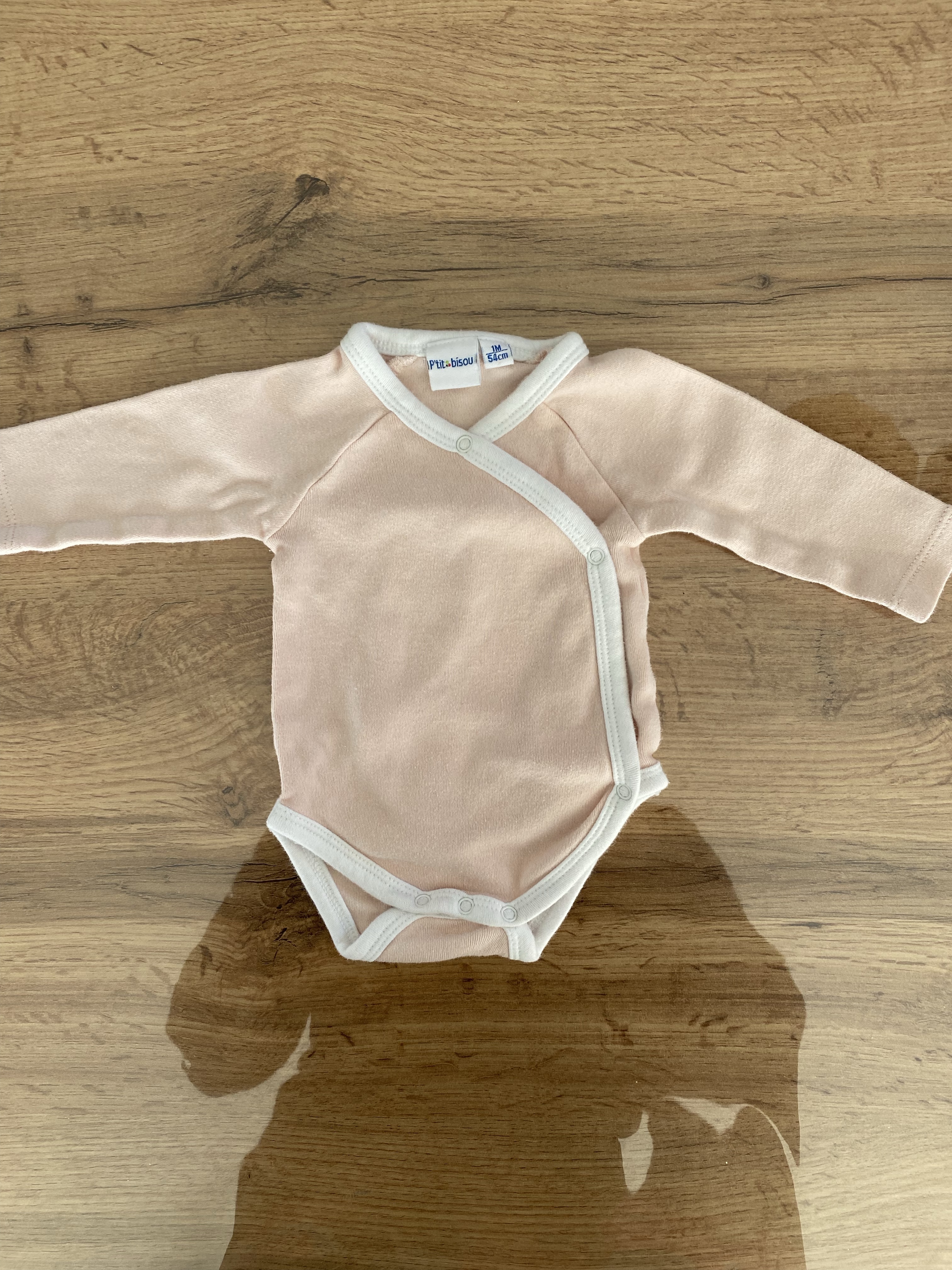 Lot bodies et pyjamas 1 mois - photo numéro 8