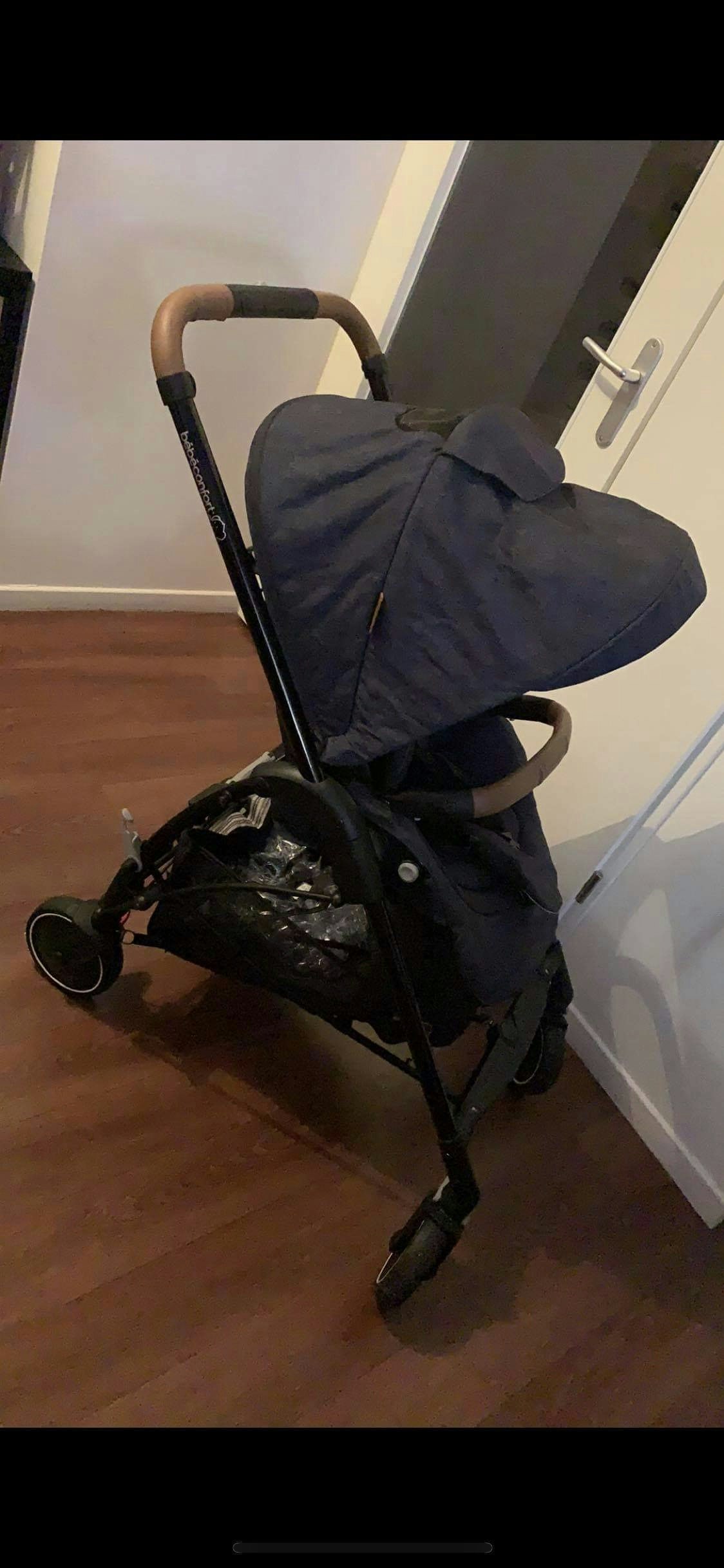 Vend poussette neuf