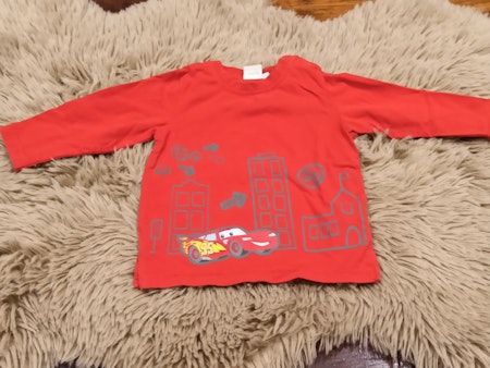 T-shirt manches longues 
Rouge Cars
Taille 18mois
De mémoire neuf, juste lavé
Disney

#liibyboydixhuitmois 

#18mois #cars #tshirt #disney