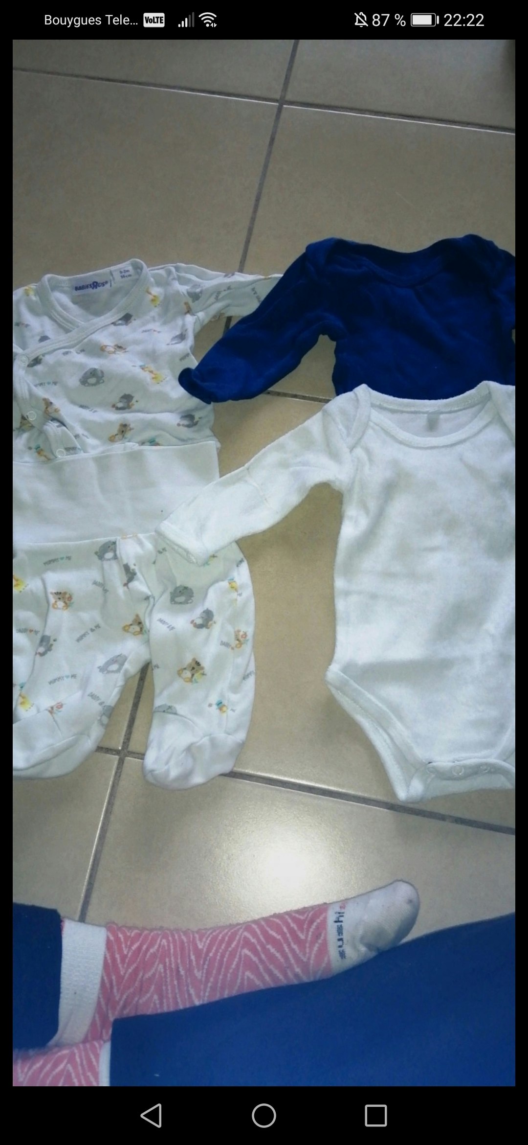 Lot de bodys 1 à 3 mois avec pantalon assortii