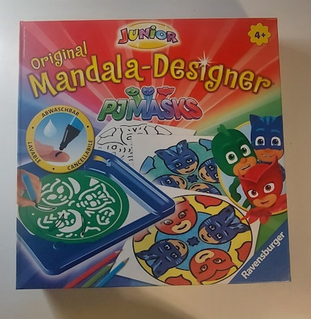 Mandala designer 
Manque les 3 crayons de couleur et le crayon feutre lavable peu être remplacer 😊