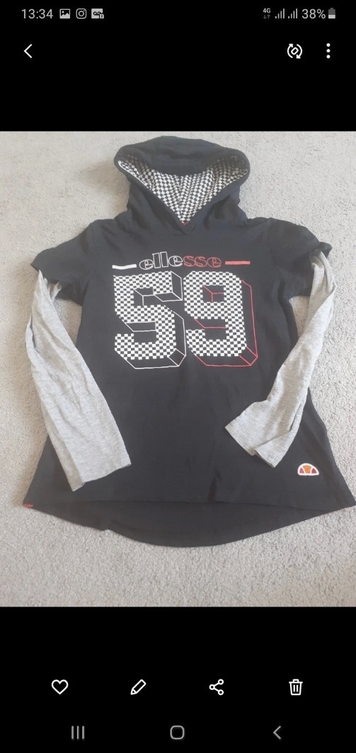 Joli sweat a capuche Ellesse