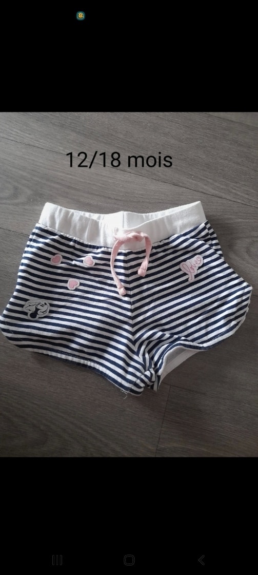 Short fille