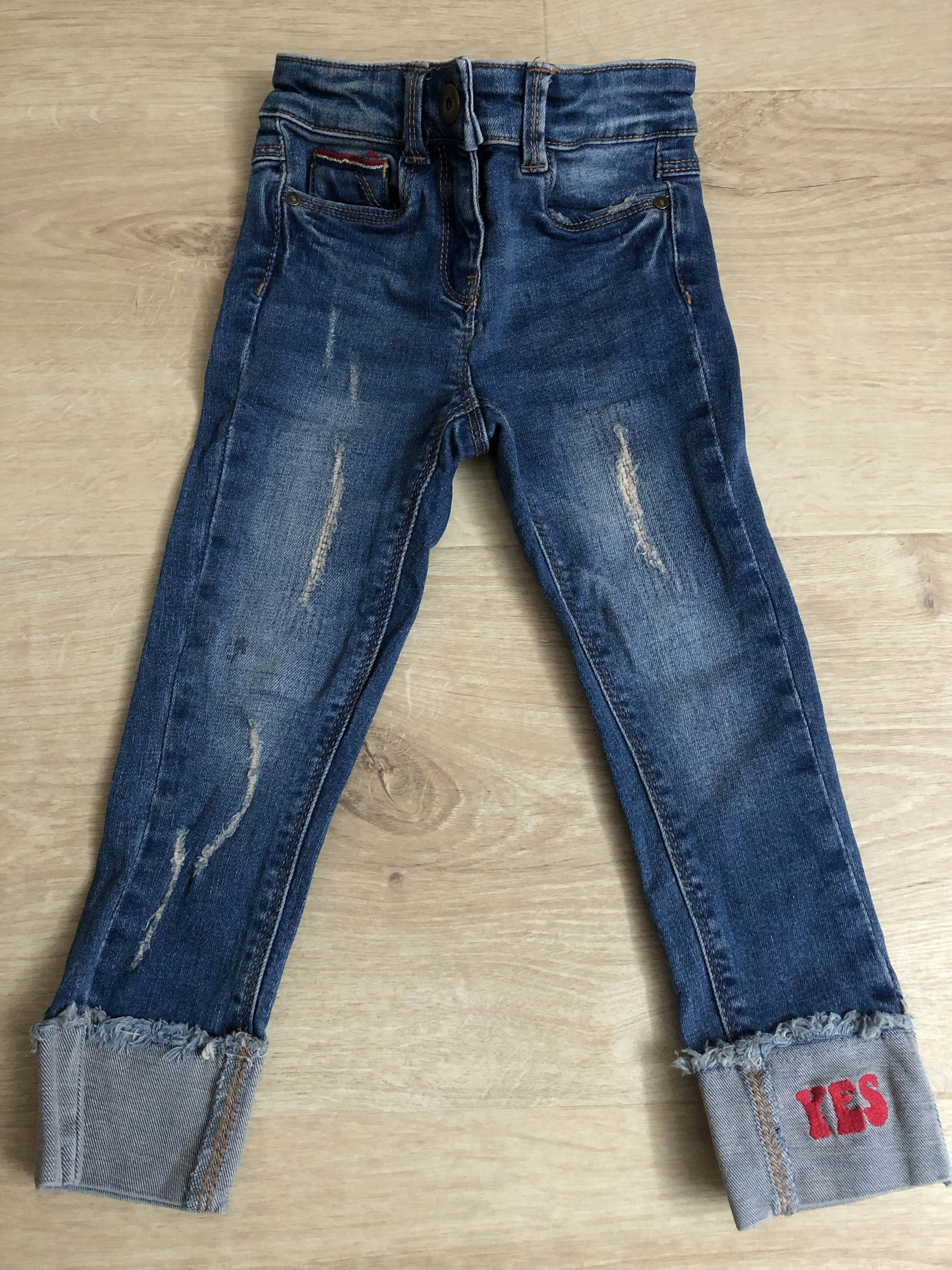 Pantacourt tao tape à l’œil neuf 4 ans