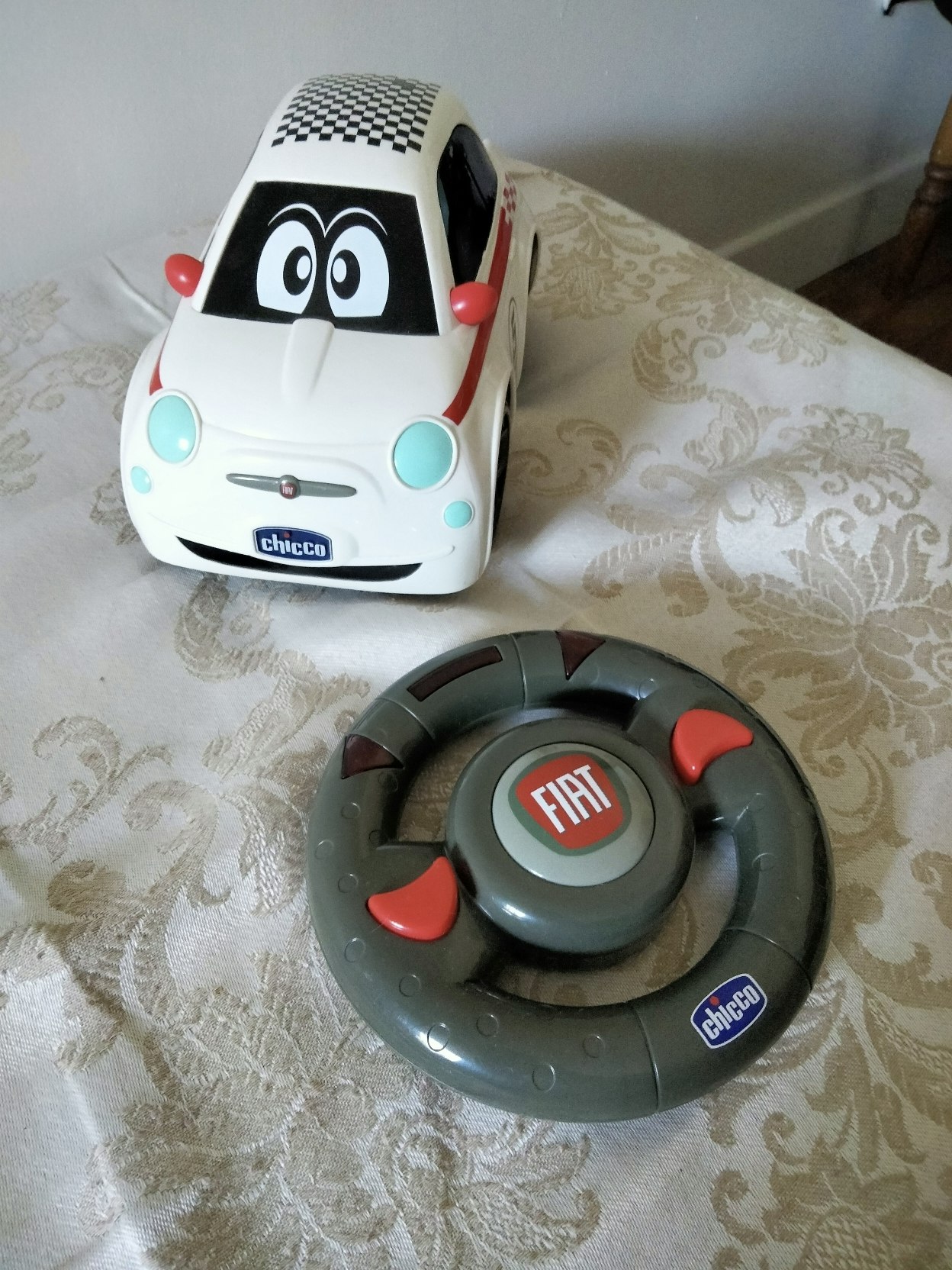 Voiture télécommandée Fiat 500