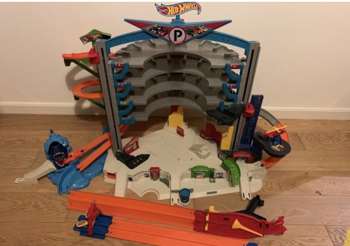 Mega garage hotwheels