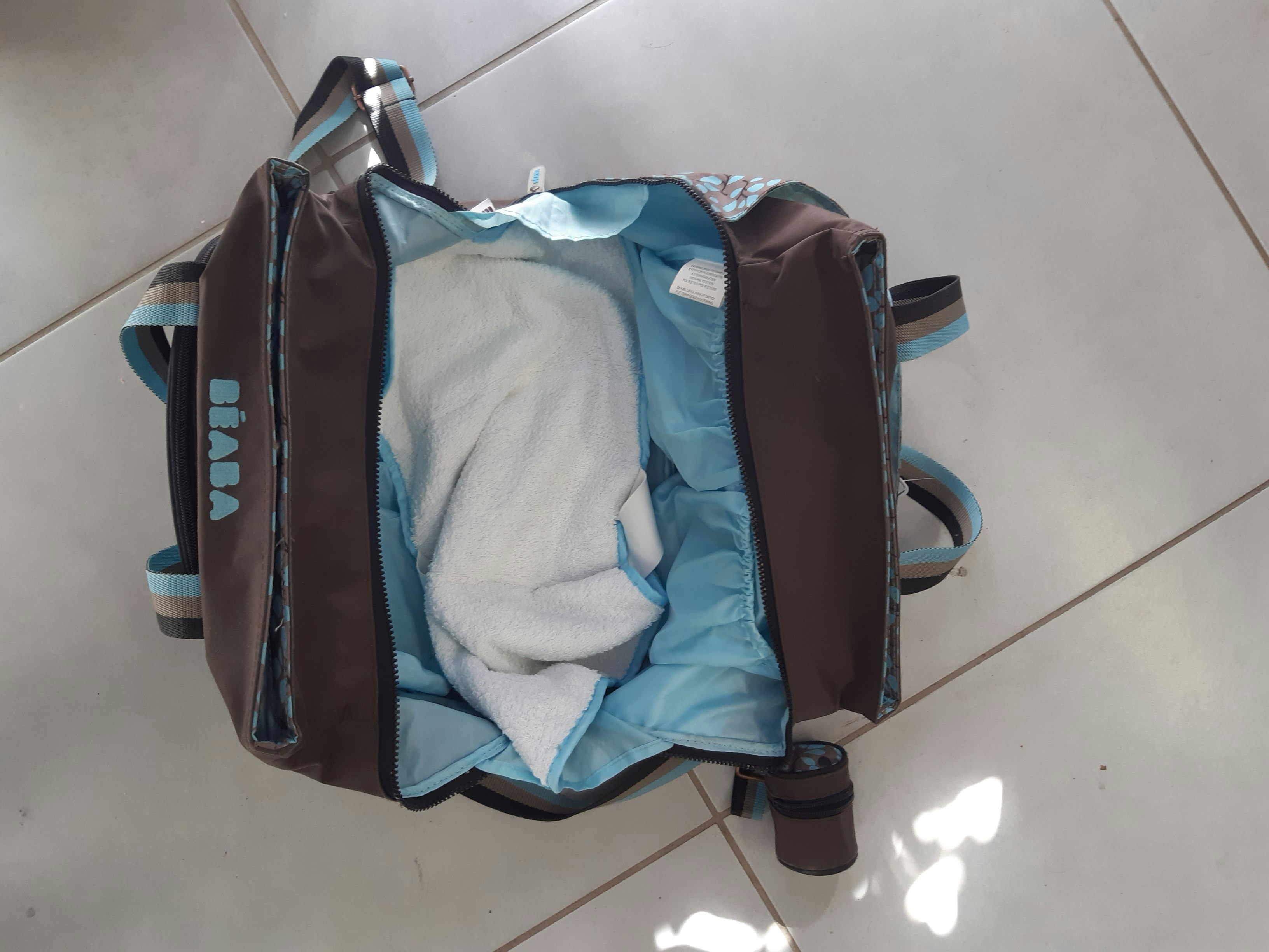 Sac a langer bleu et marron de chez Béaba - photo numéro 2
