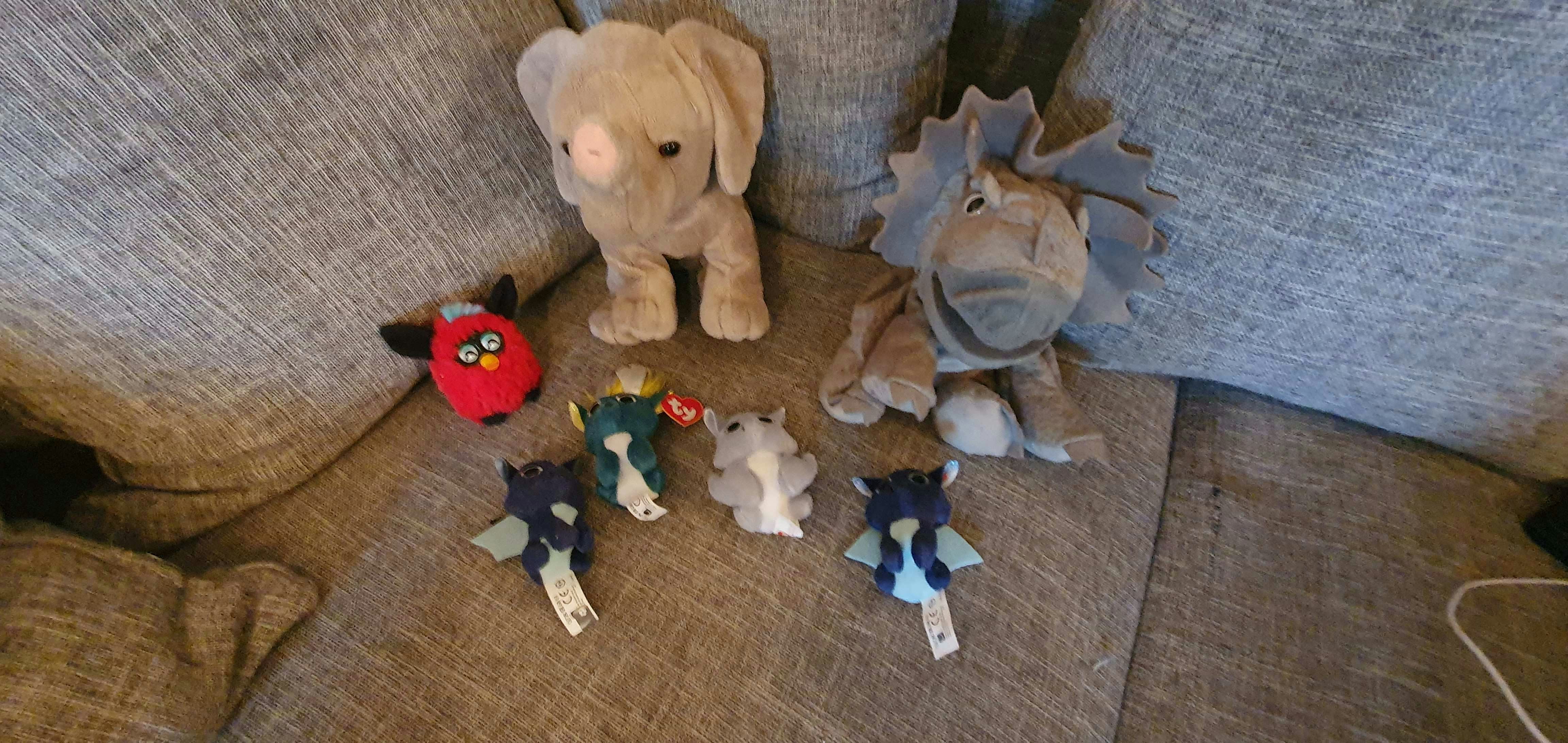 Lot peluche et une marionnette