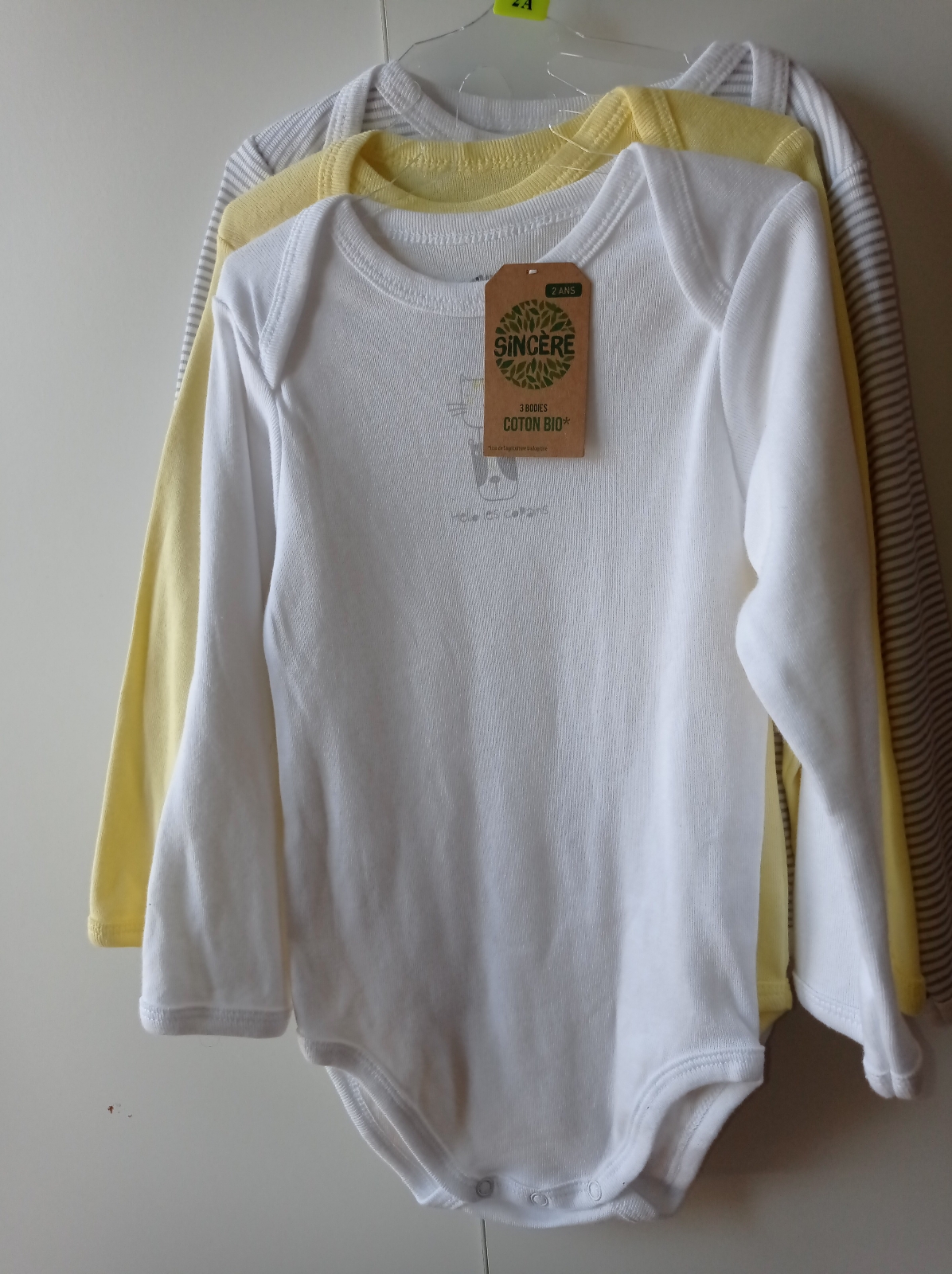 Lot bodies neufs 2 ans