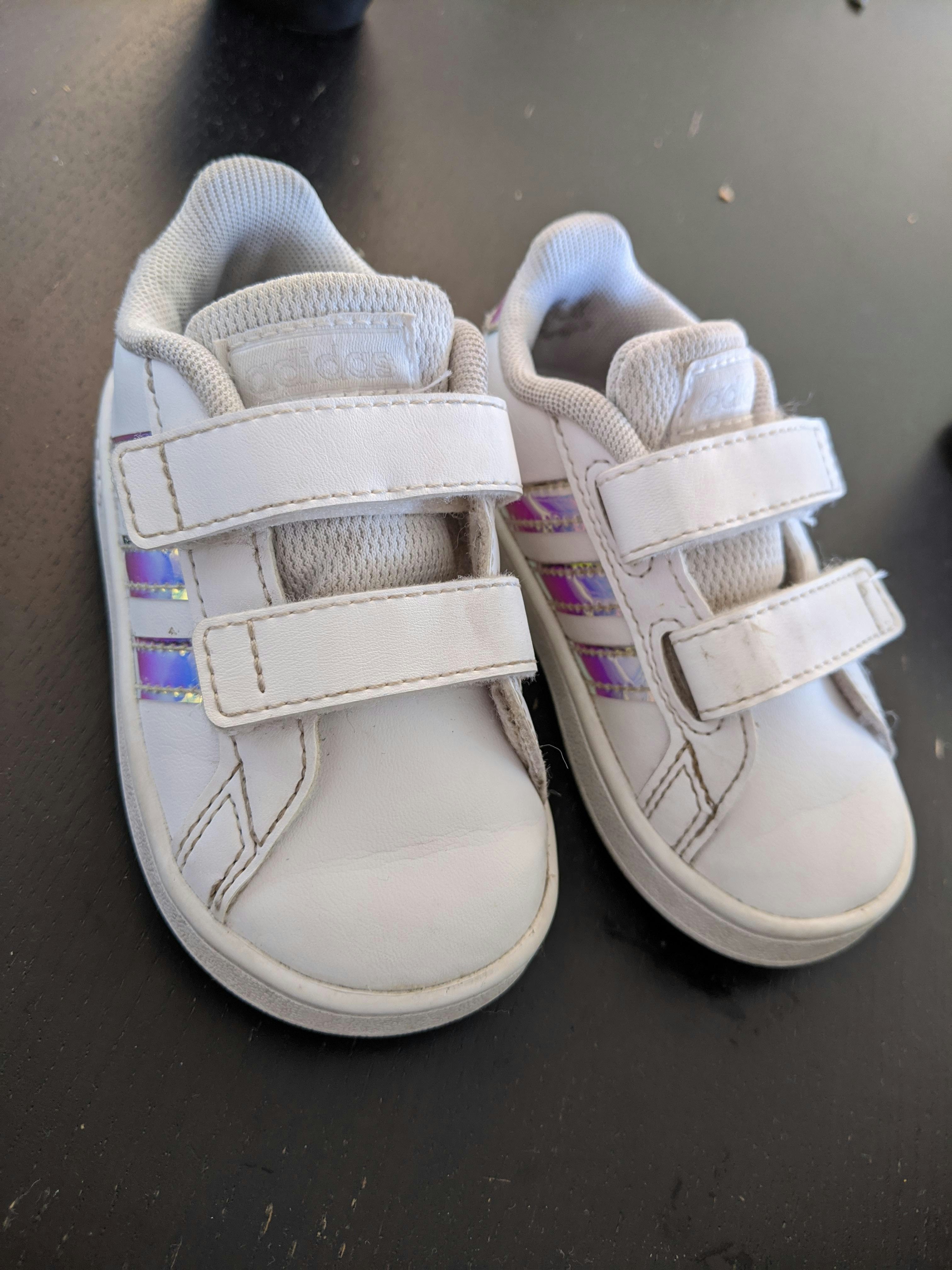 Baskets ADIDAS Taille 20 - photo numéro 2
