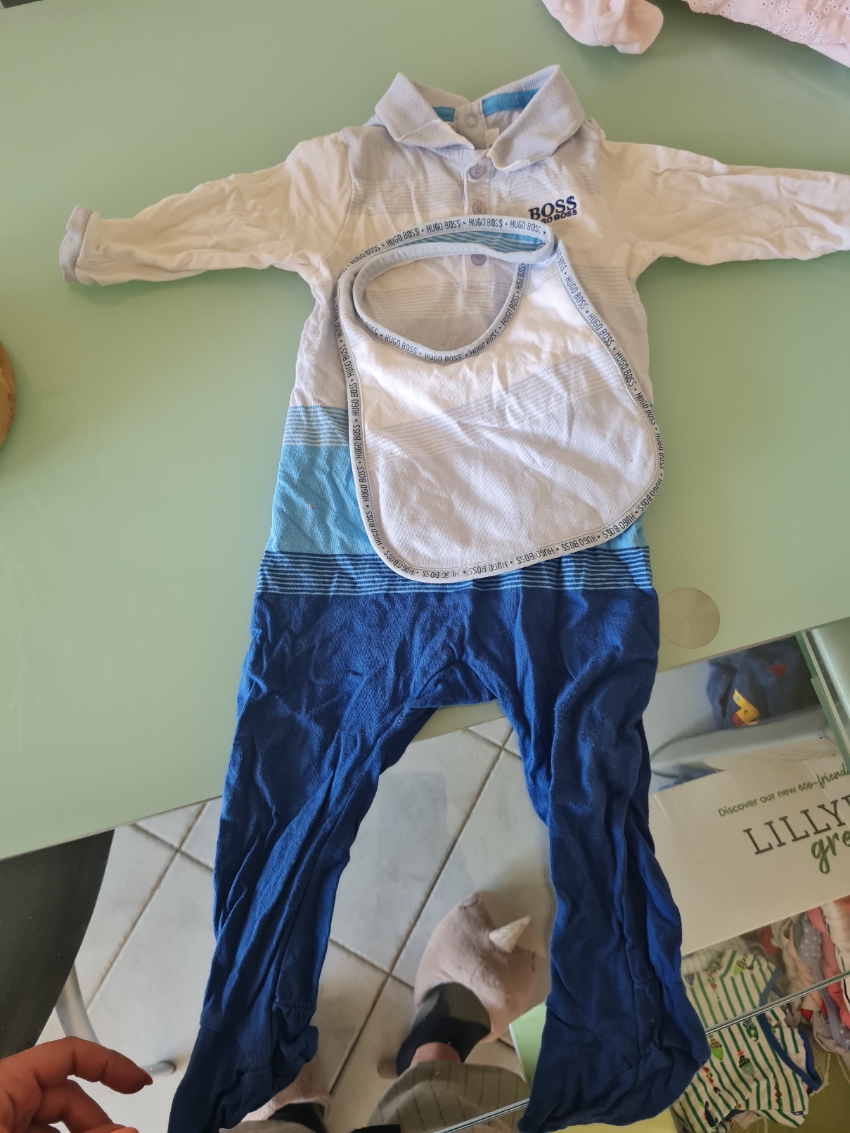 Ensemble Hugo Boss taille 1 ans