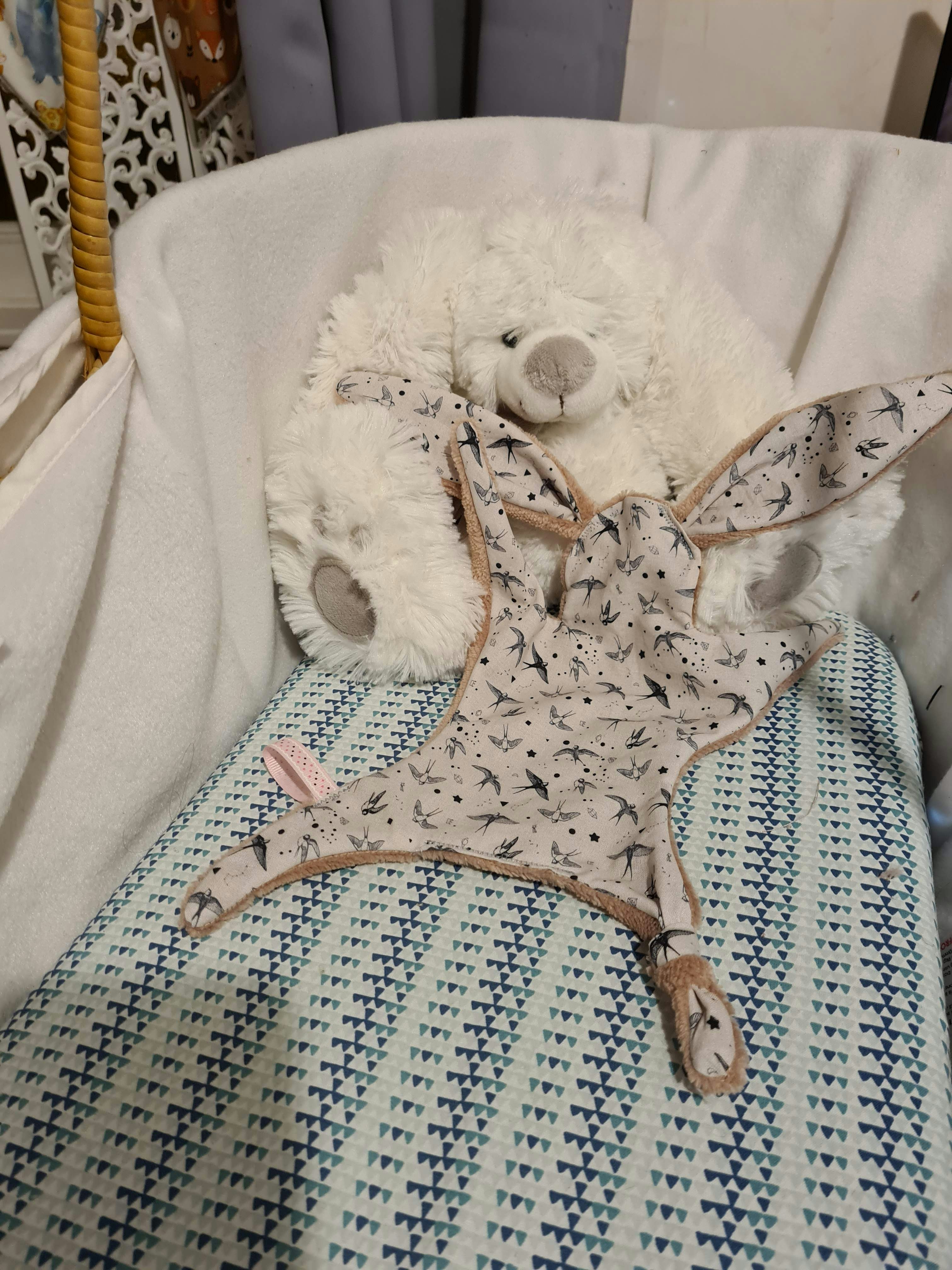 Doudou lapin hirondelle