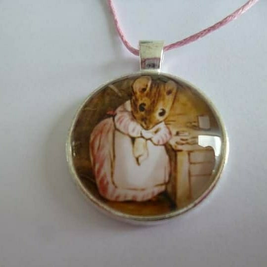 Collier argent cabochon sourie beatrix potter 25mm