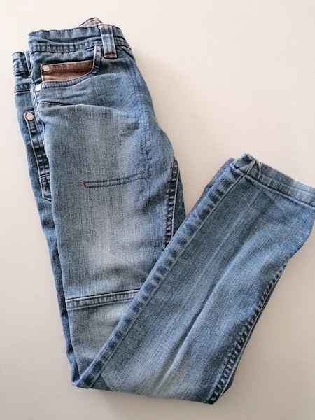 Bonjour

📍Je vend un jeans 
📍Taille 7ans 
📍En très bon état 
📍Marque : Orchestra 

📌📸Photos détaillées 
📌📦Dépose des colis au point relais rapide.