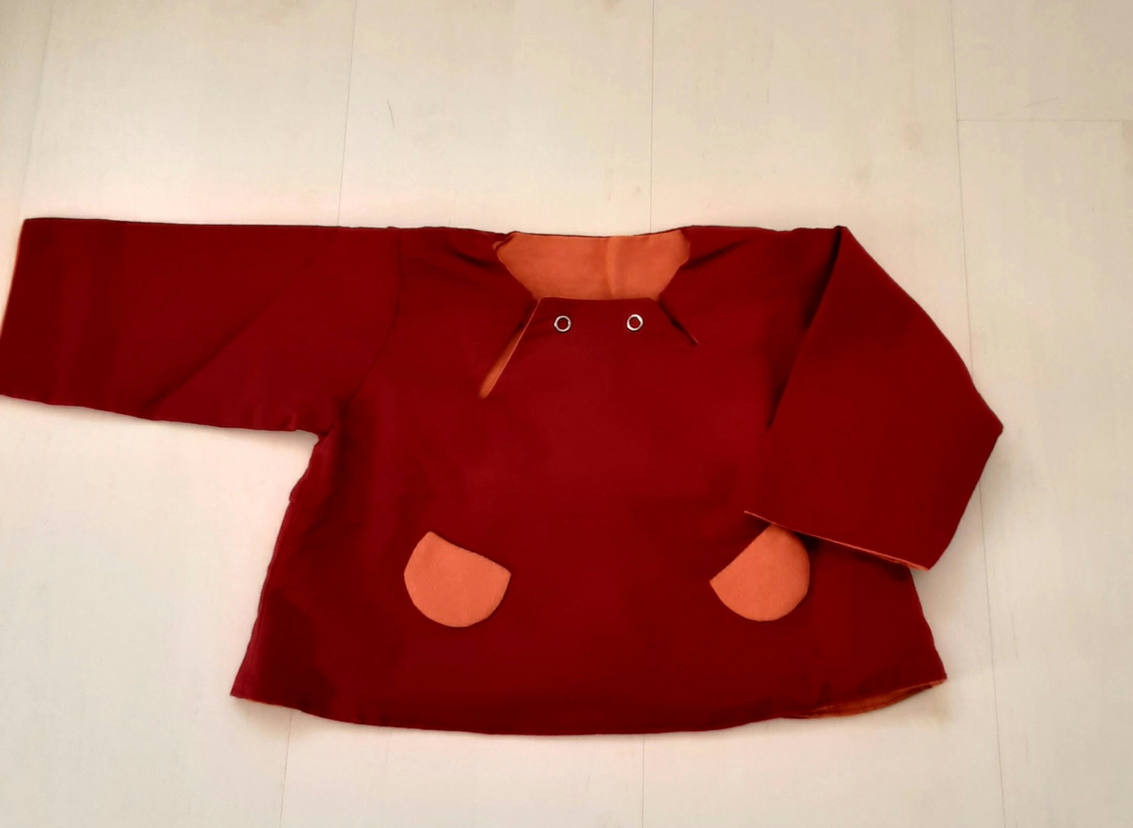 Haut neuf. 6 .9 mois