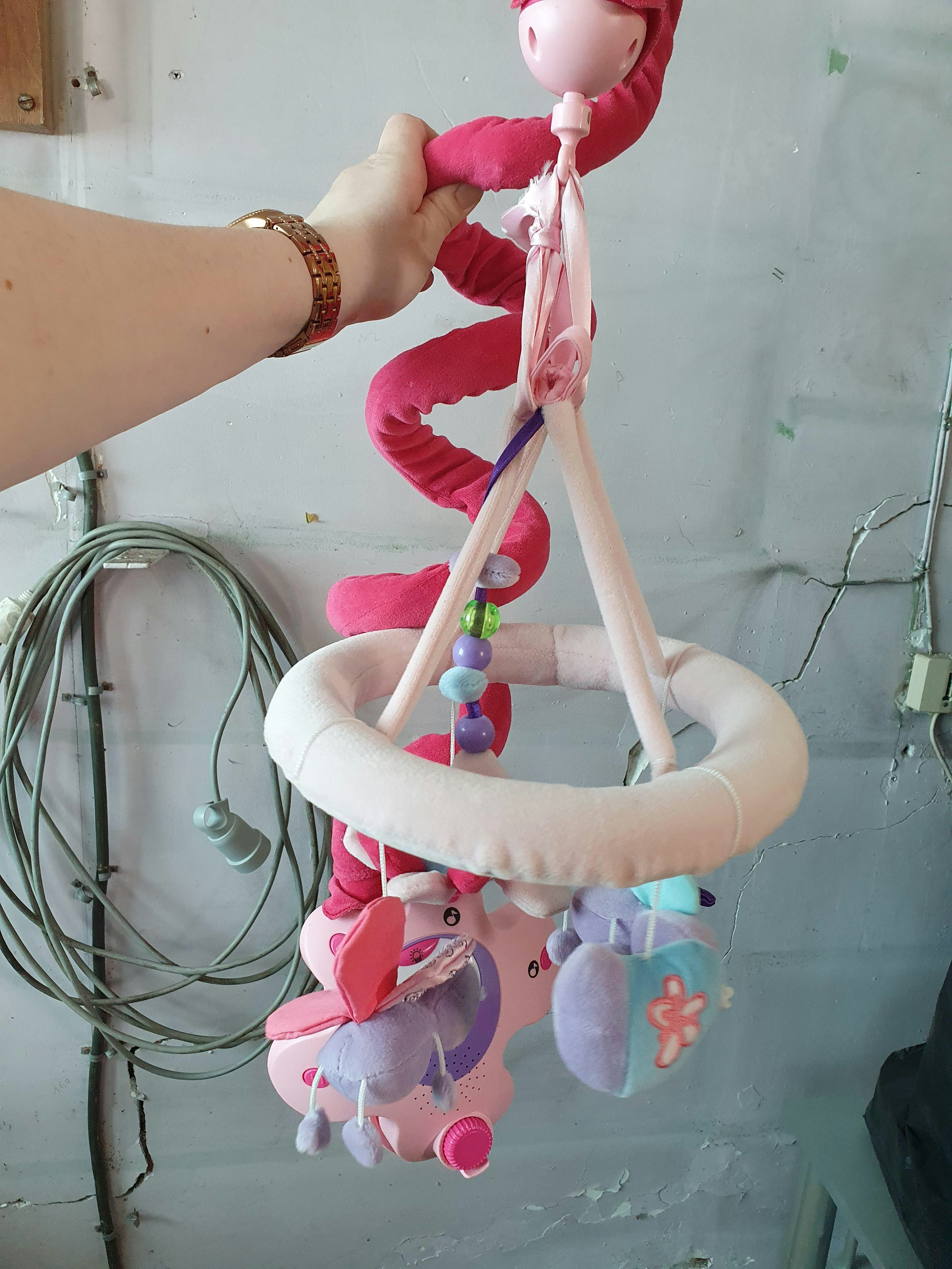 Mobile rose avec musique bébé