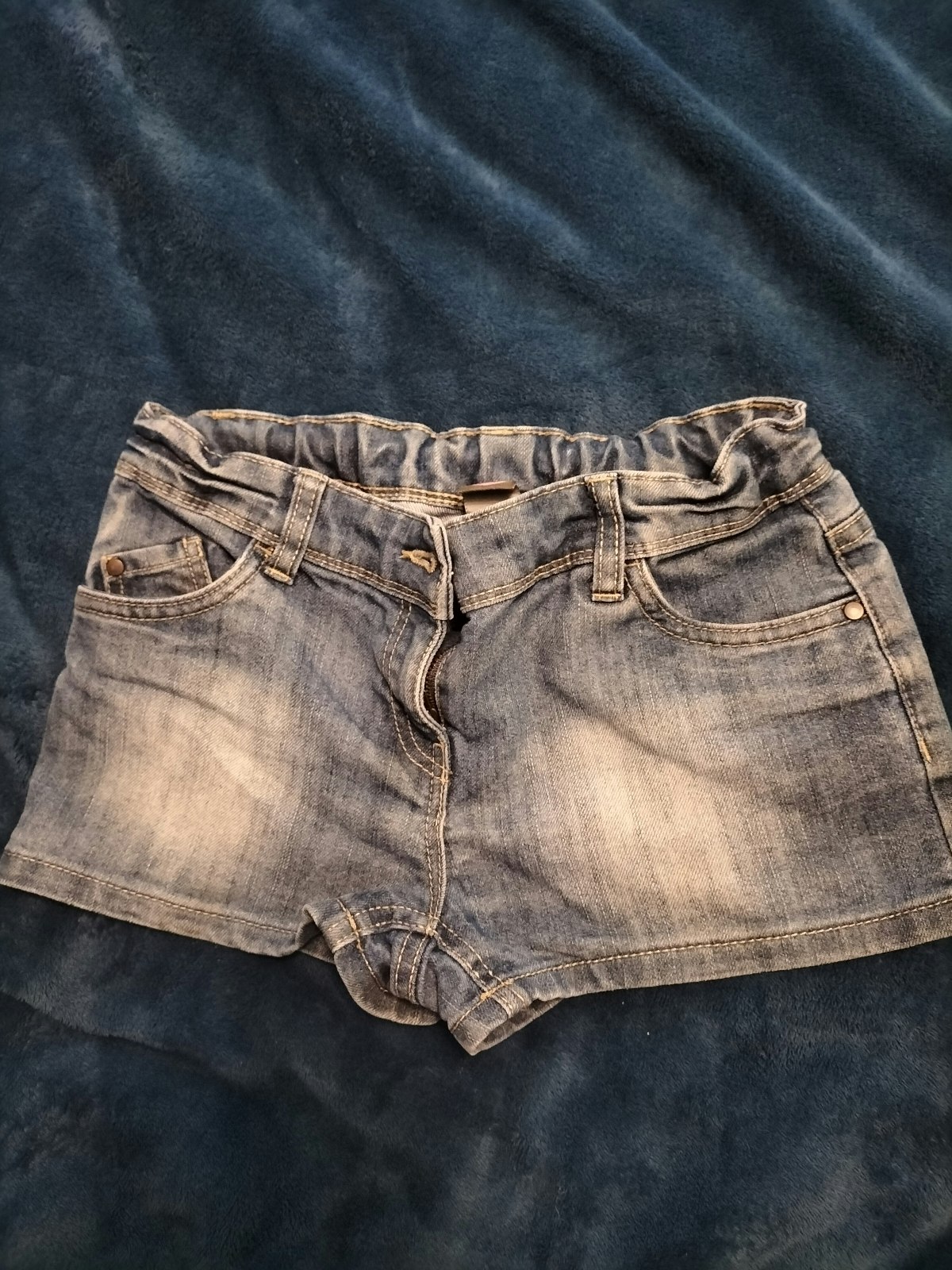 Short en jean Kiabi taille 10 ans