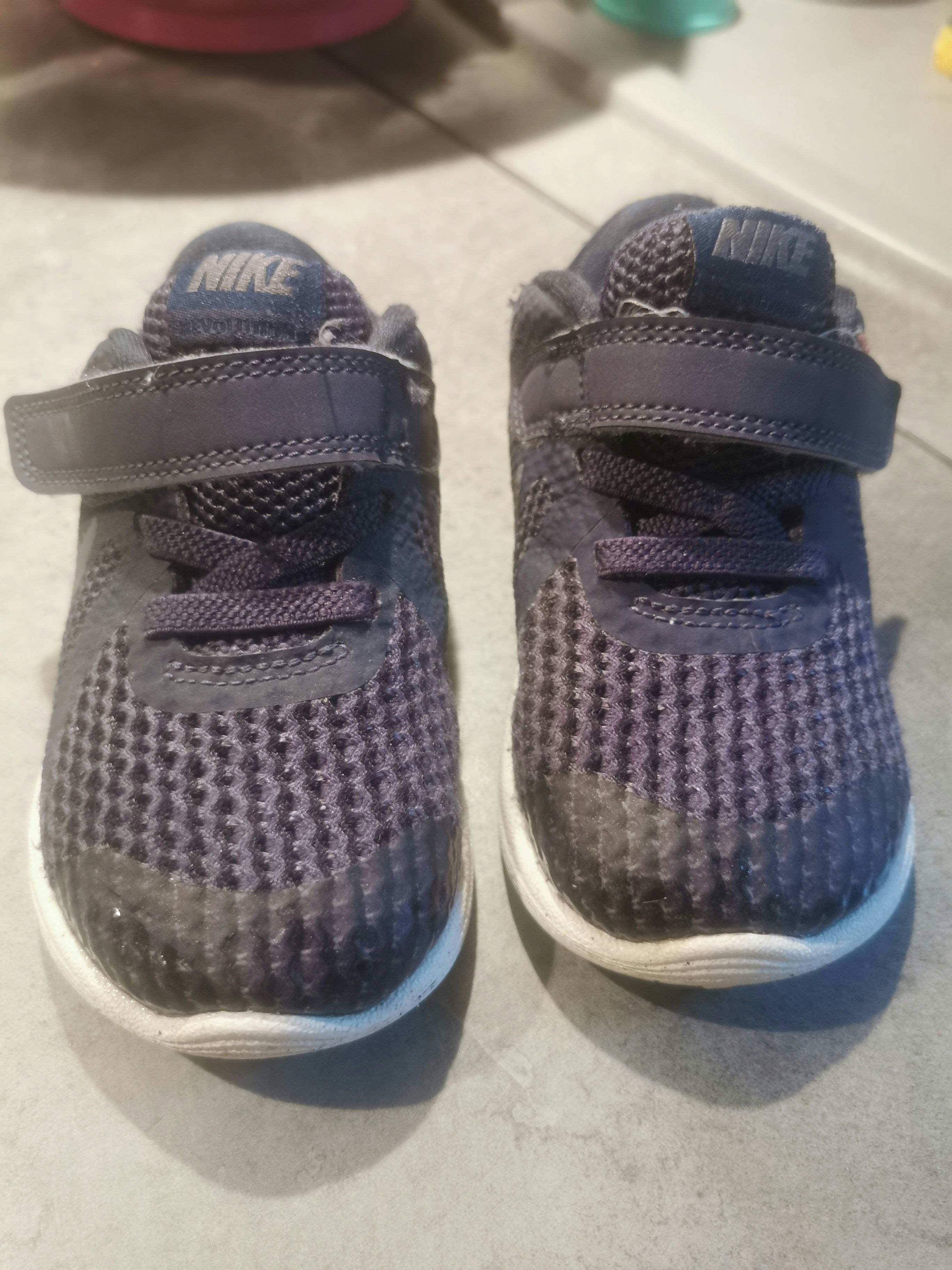 Basket Nike bleu taille 22 - photo numéro 3