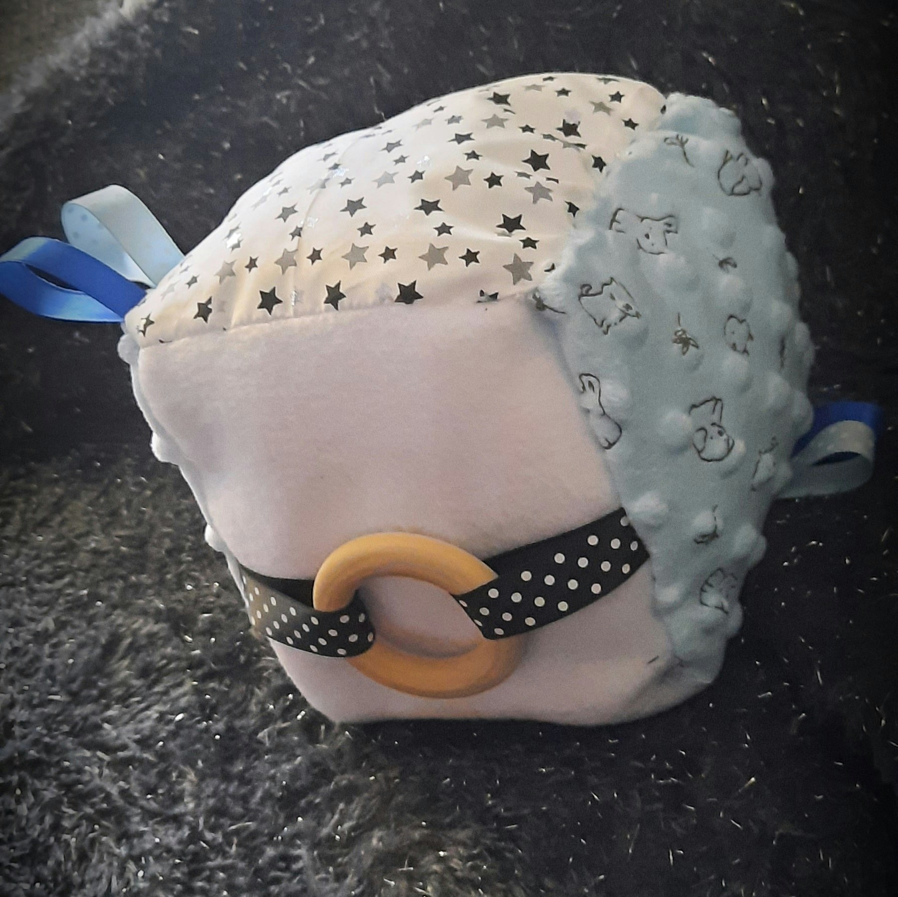 Cube d'éveil fait main