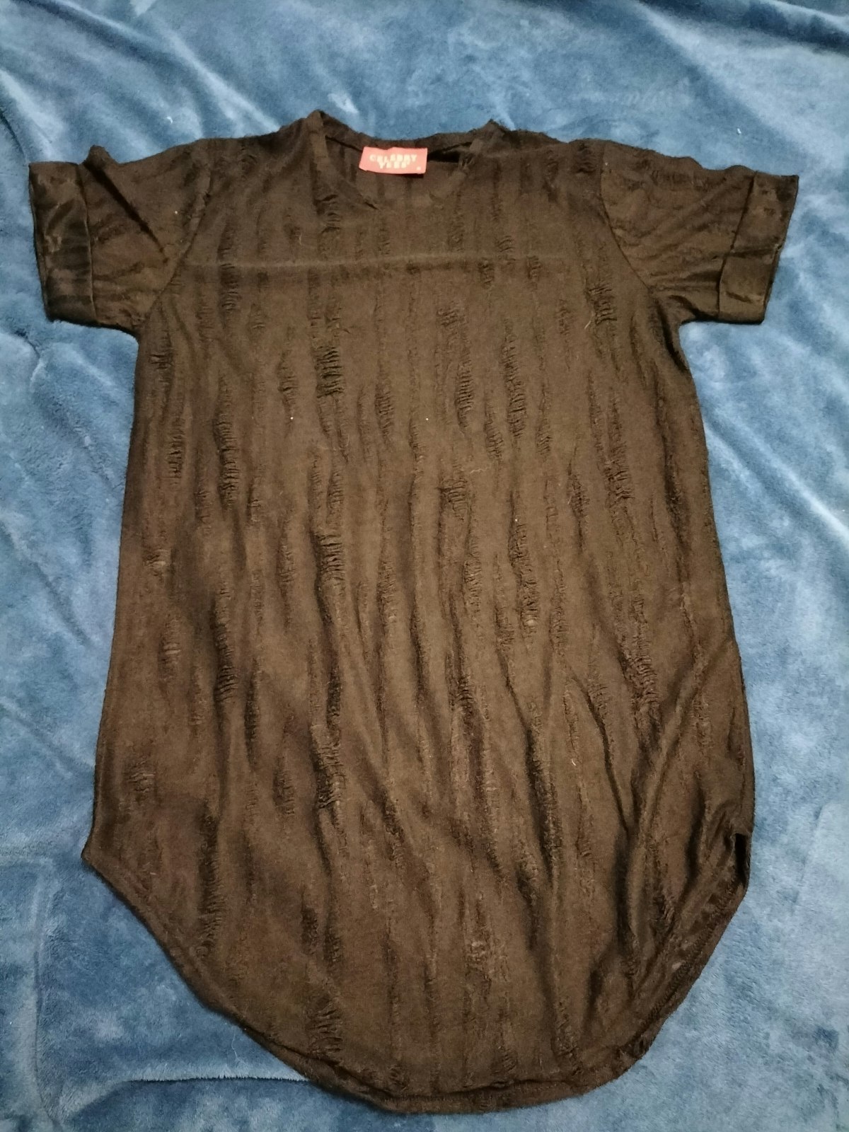 Tee shirt original à trous taille M