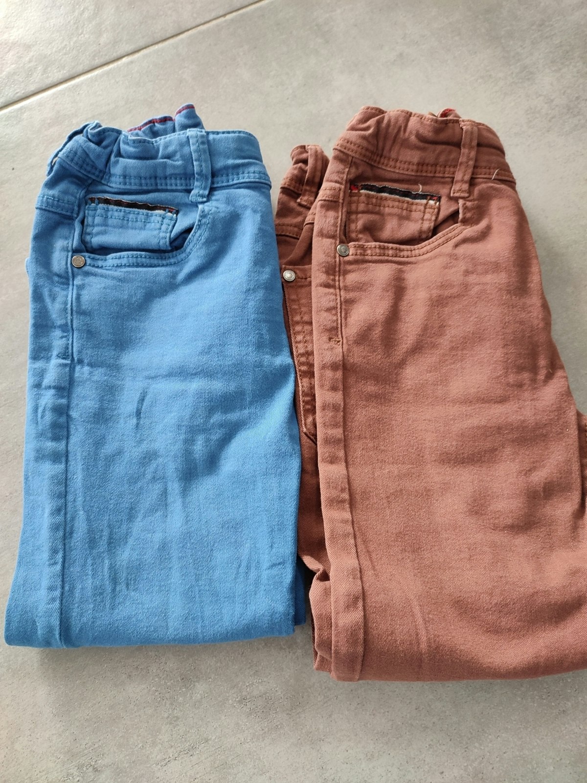 Lot 2 pantalons  10ans
