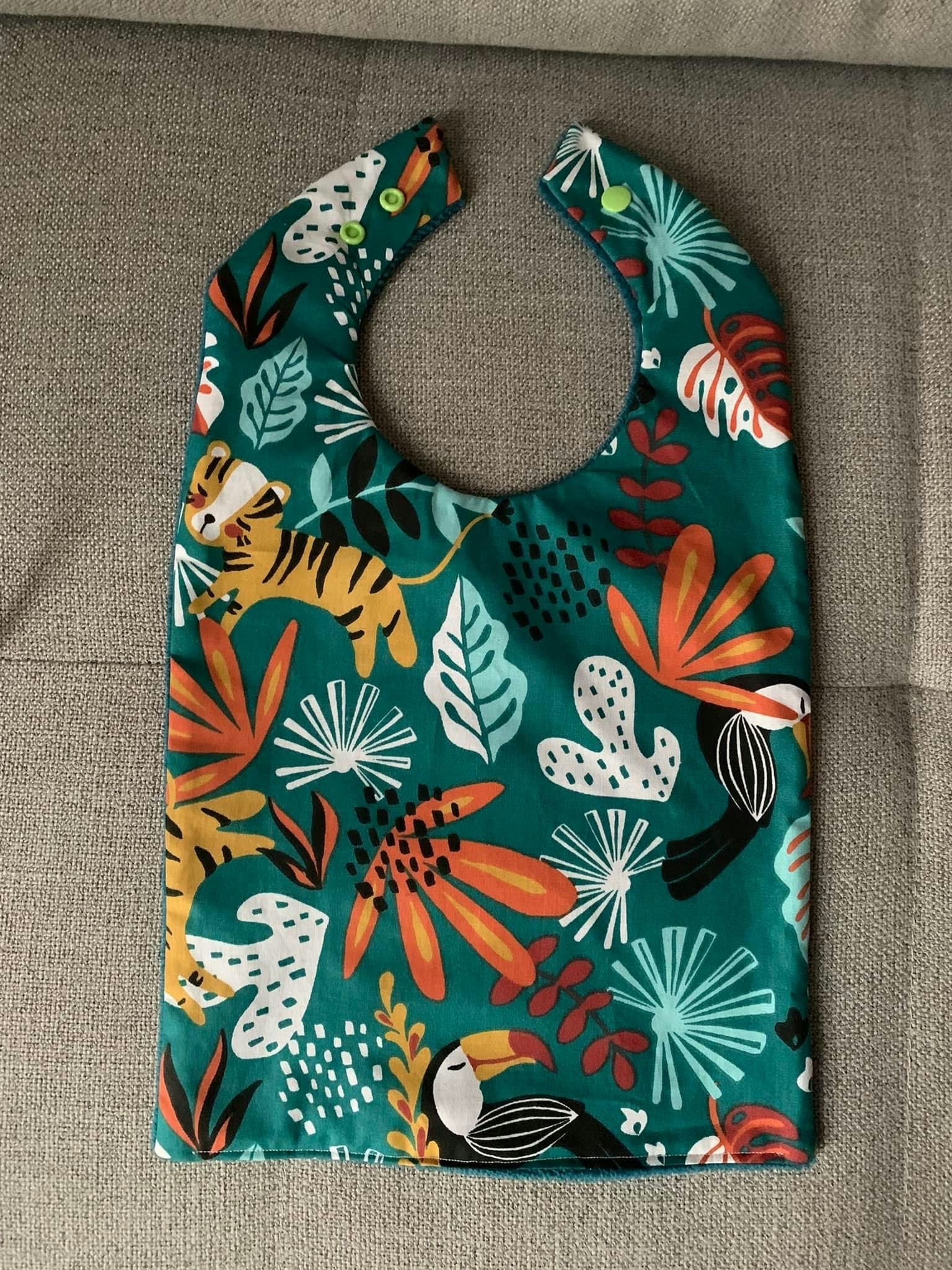 Bavoir grand modèle