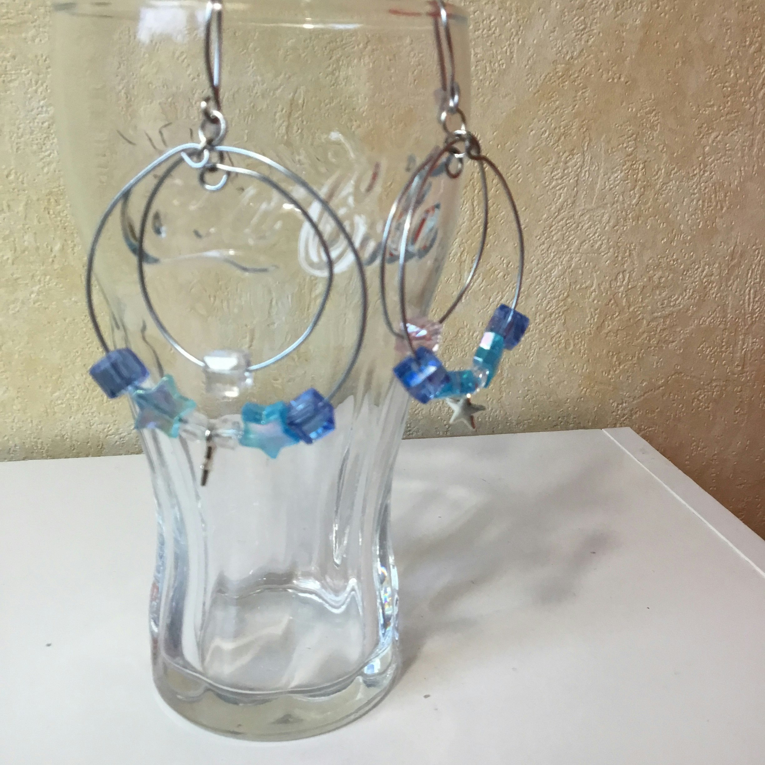 Boucles d’oreilles pendantes créoles
