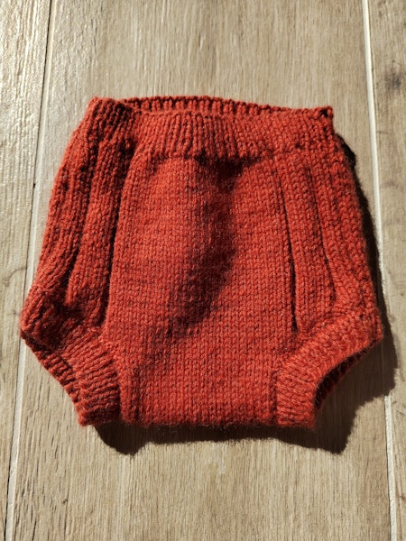 Culotte laine tricotée, neuve jamais portée. Taille S- 2 à 8kg environ