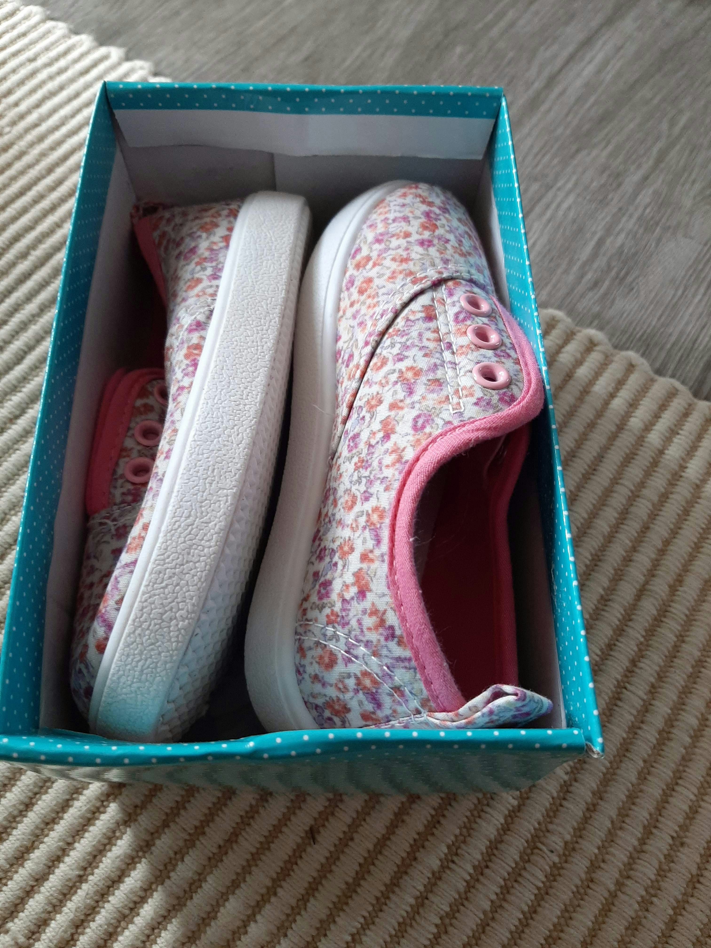 Chaussure petite fille neuve - photo numéro 2