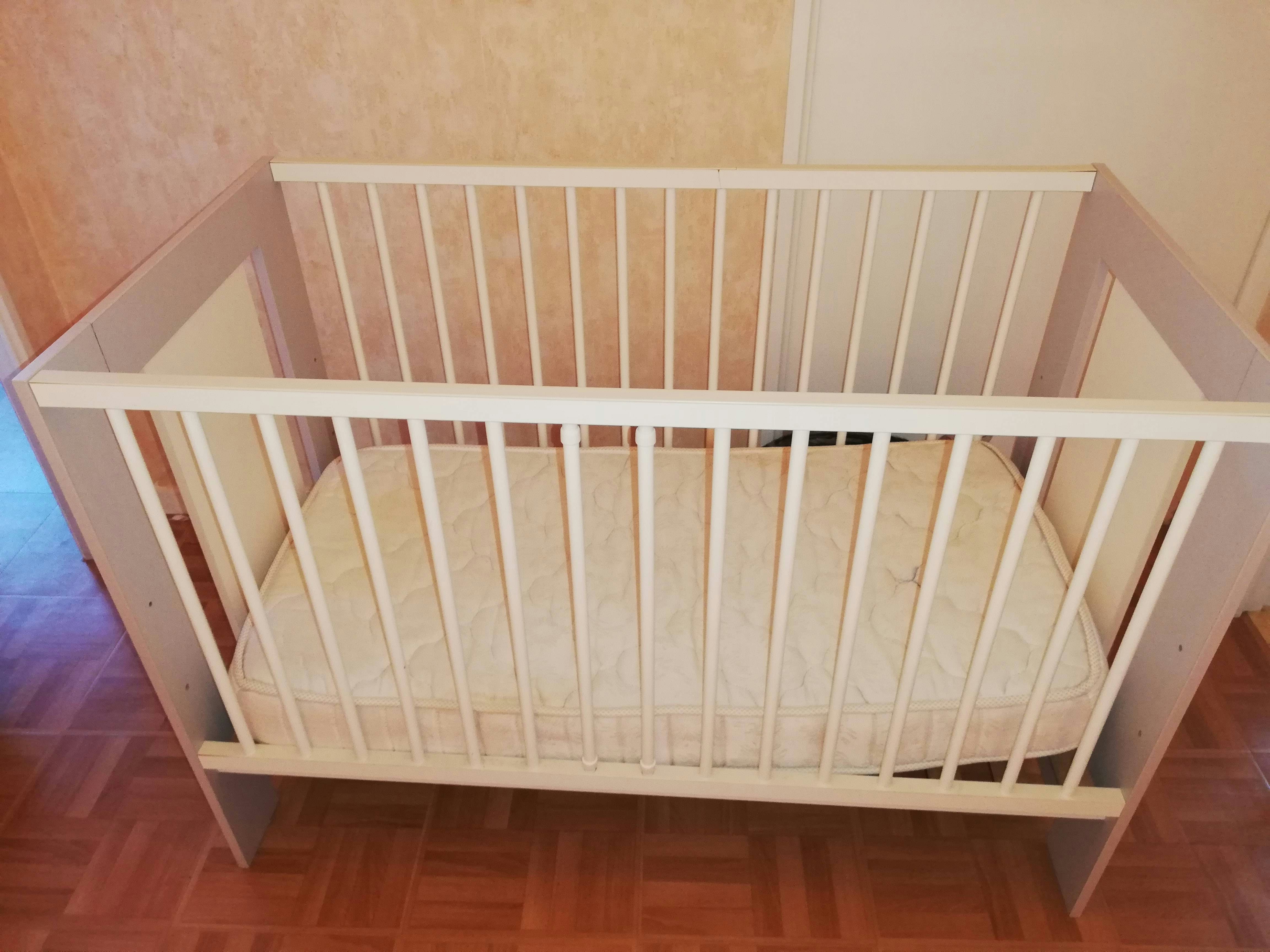 Lit à barreaux bébé