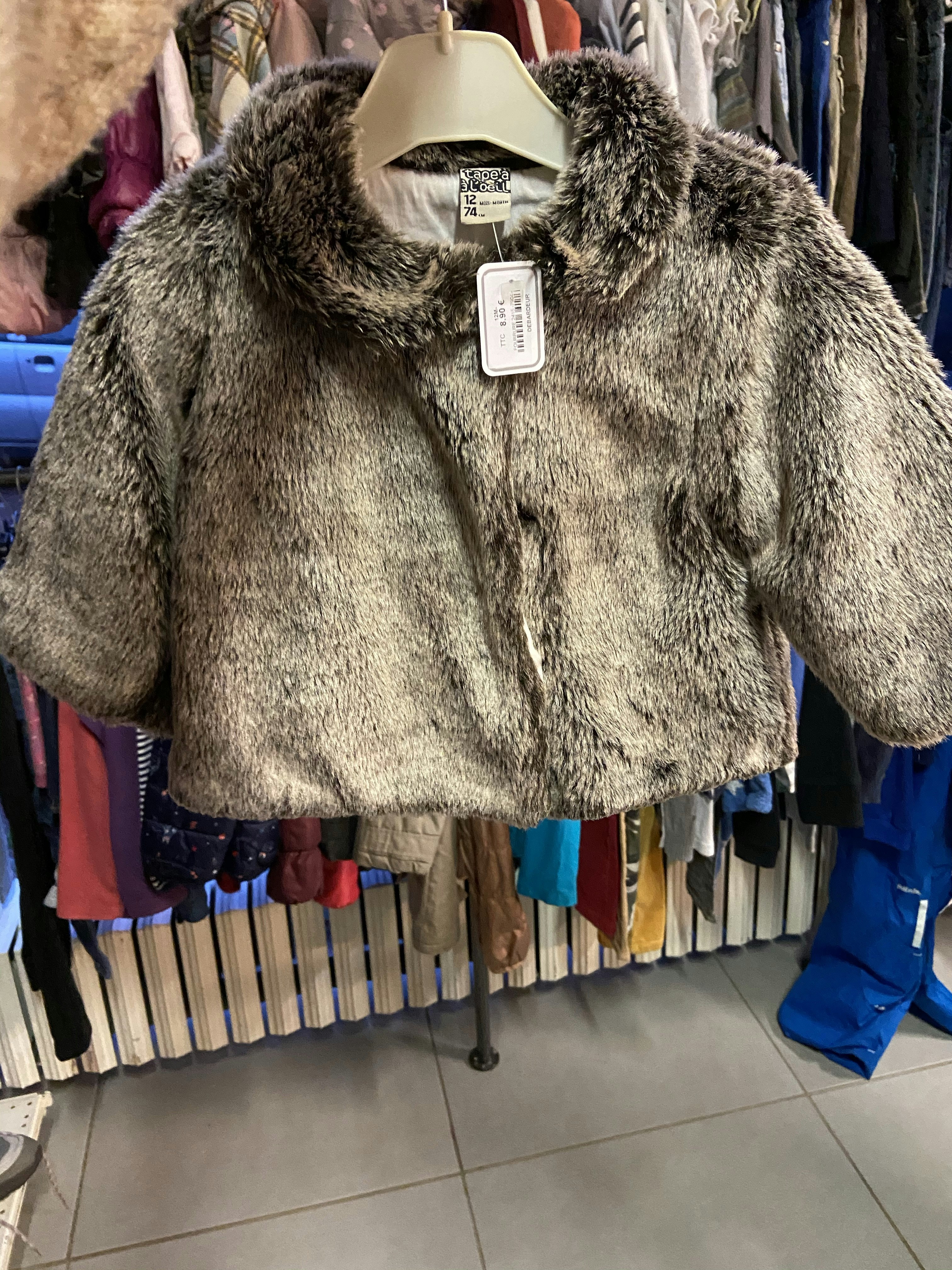 Manteau en fausse fourrure