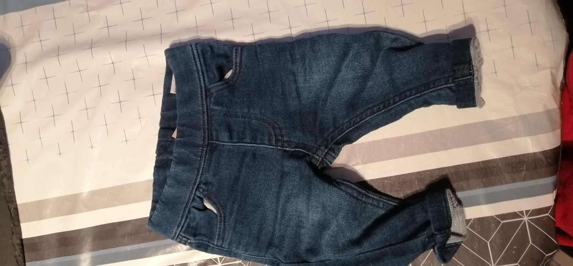 2 pantalons bébé garçon taille 3 mois